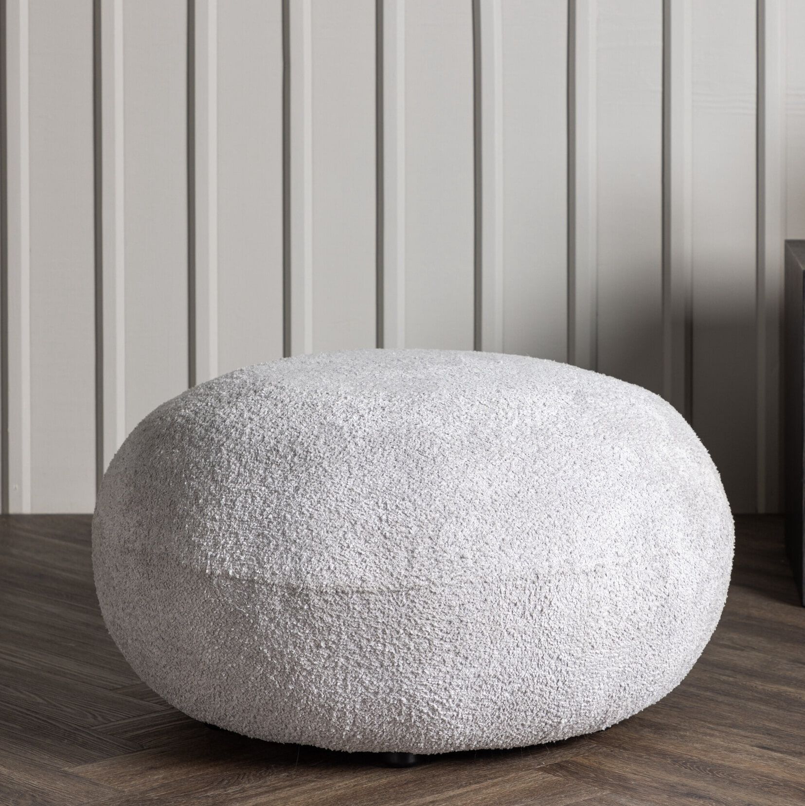 Nohr Poef Kellisha Teddy – Luxe Lichtgrijze Zitplek voor Iedere Woonkamer