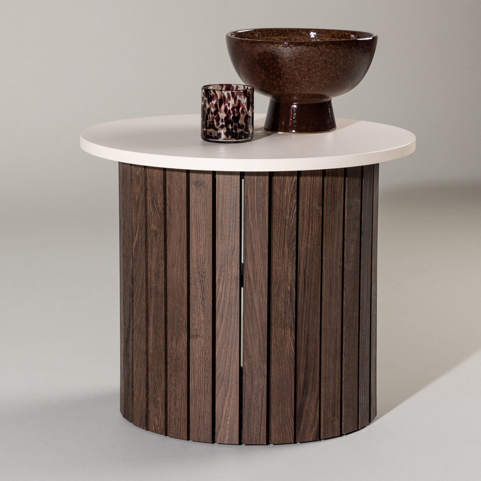 Nohr ronde bijzettafel Marica – 52 cm, beige & donkerbruin, FSC‑gecertificeerd