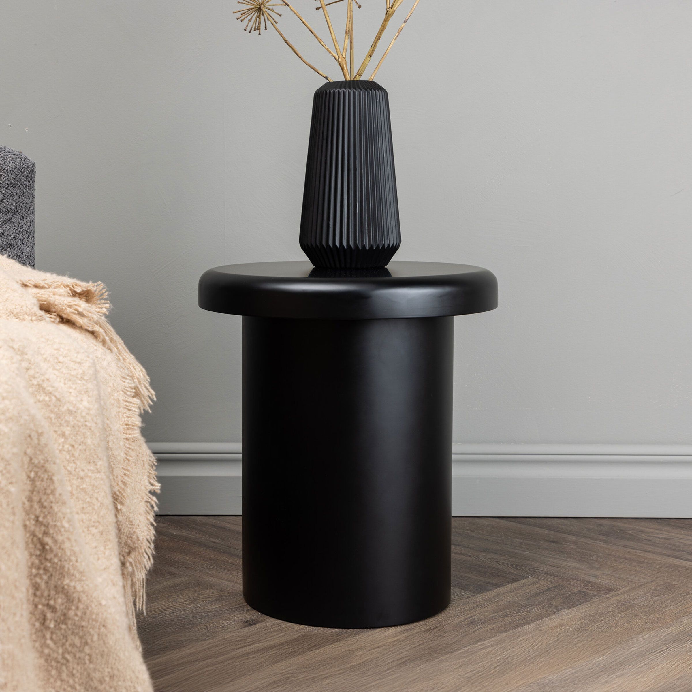 Nohr Ronde Bijzettafsjgl Janal 40 cm – Strakke Zwarte Accent voor elke Kamer