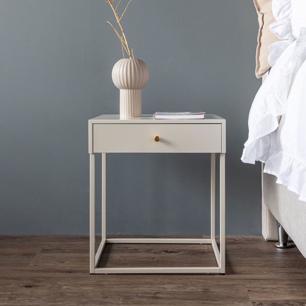 Nohr Shaune nachtkastje in beige – modern Scandinavisch design met slimme opbergruimte