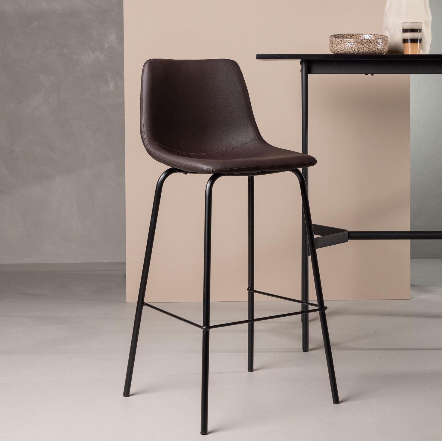 Nohr Sherrika Barkruk – Luxe Lederlook in Bruin, 75 cm Zithoogte