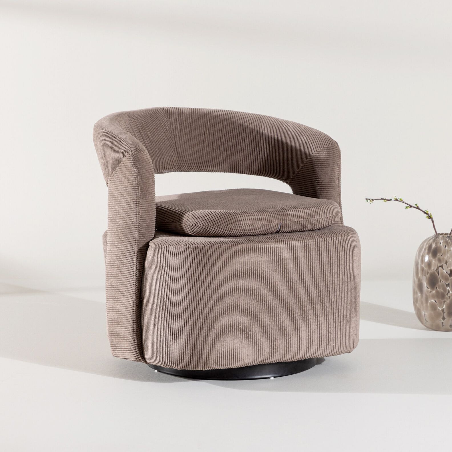 Nohr Soledad fauteuil in bruine Manchester – moderne elegantie voor elk interieur