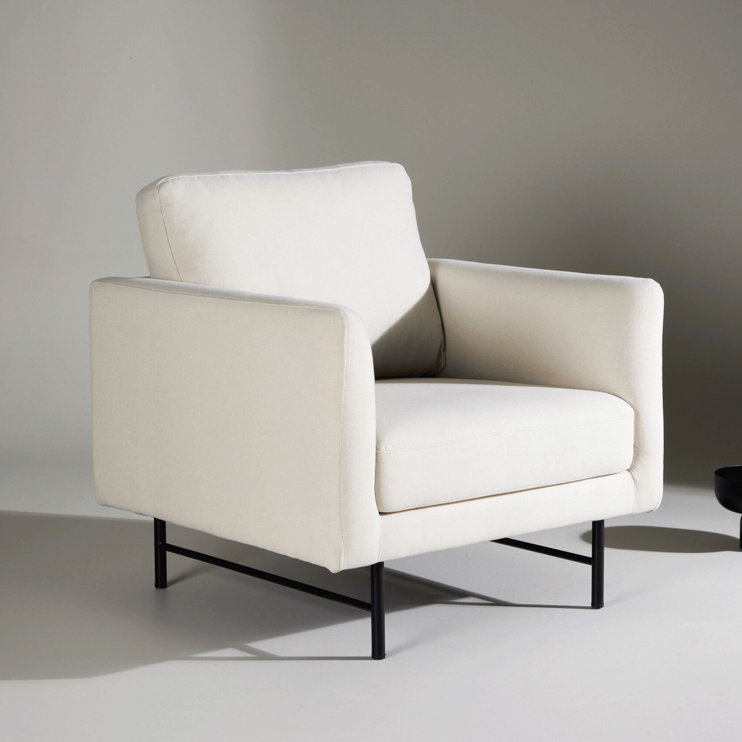 Nohr Sumit Fauteuil in Off White – Tijdloze Elegantie voor Elk Interieur