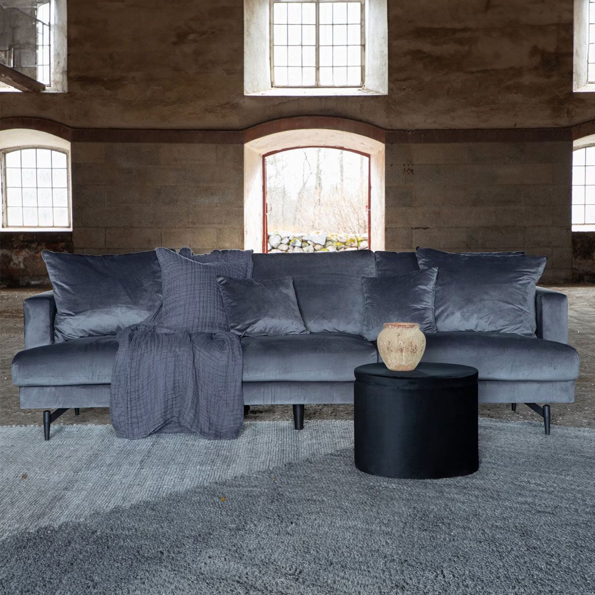 Nohr Tamora Velvet 3‑zitsbank – Donkergrijs, luxe & Scandinavisch design