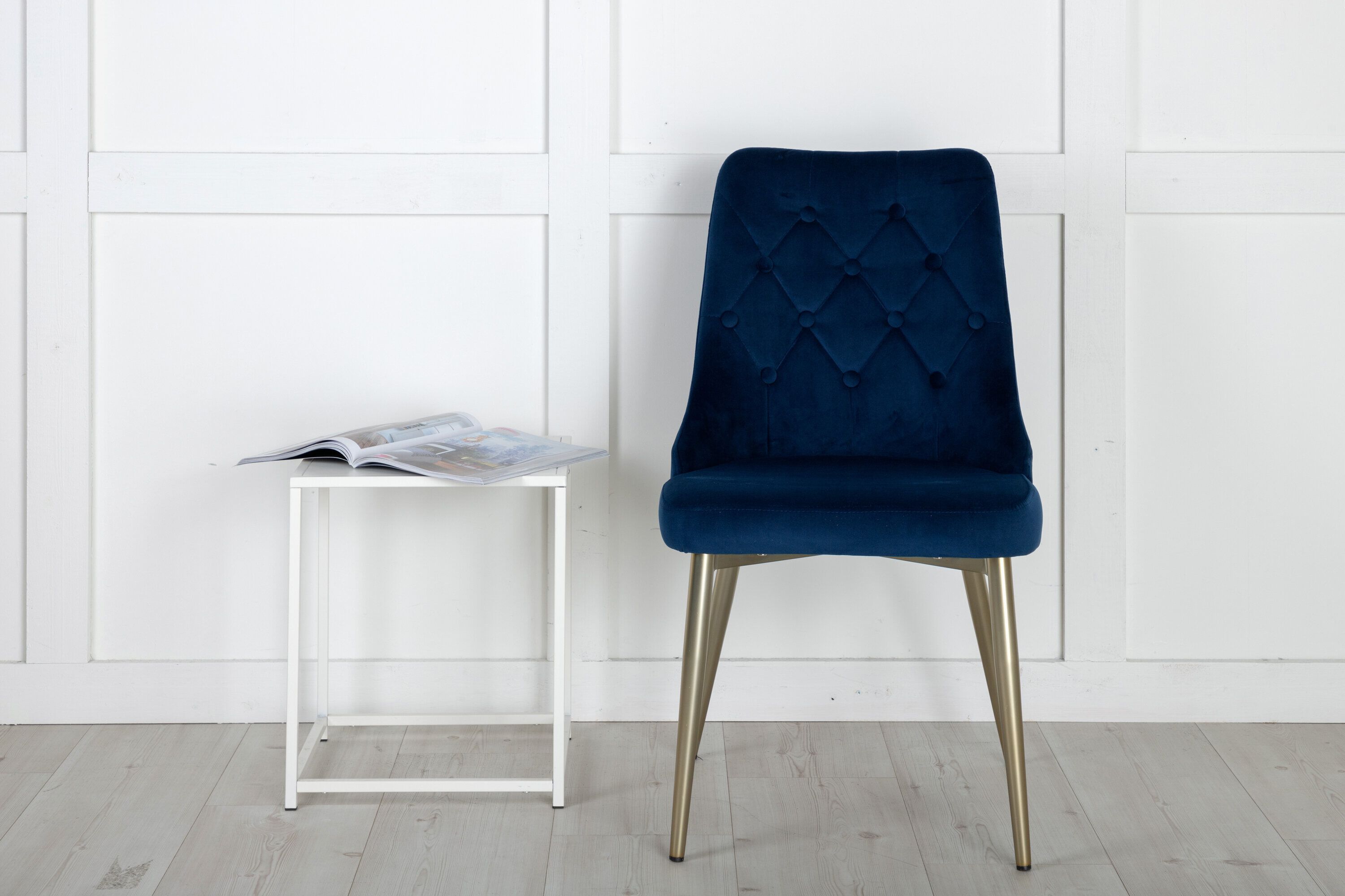 Nohr Velvet Luxe Eetkamerstoel – Blauw fluweel met messing onderstel