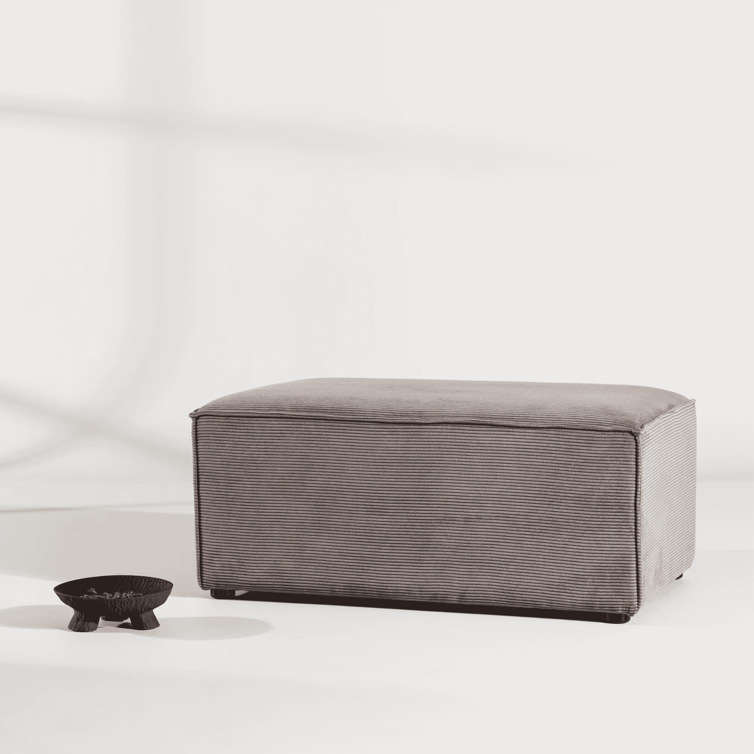 Nohr Yulonda Rib Poef – Elegante Bruine Voetenbank voor een gezellige woonkamer