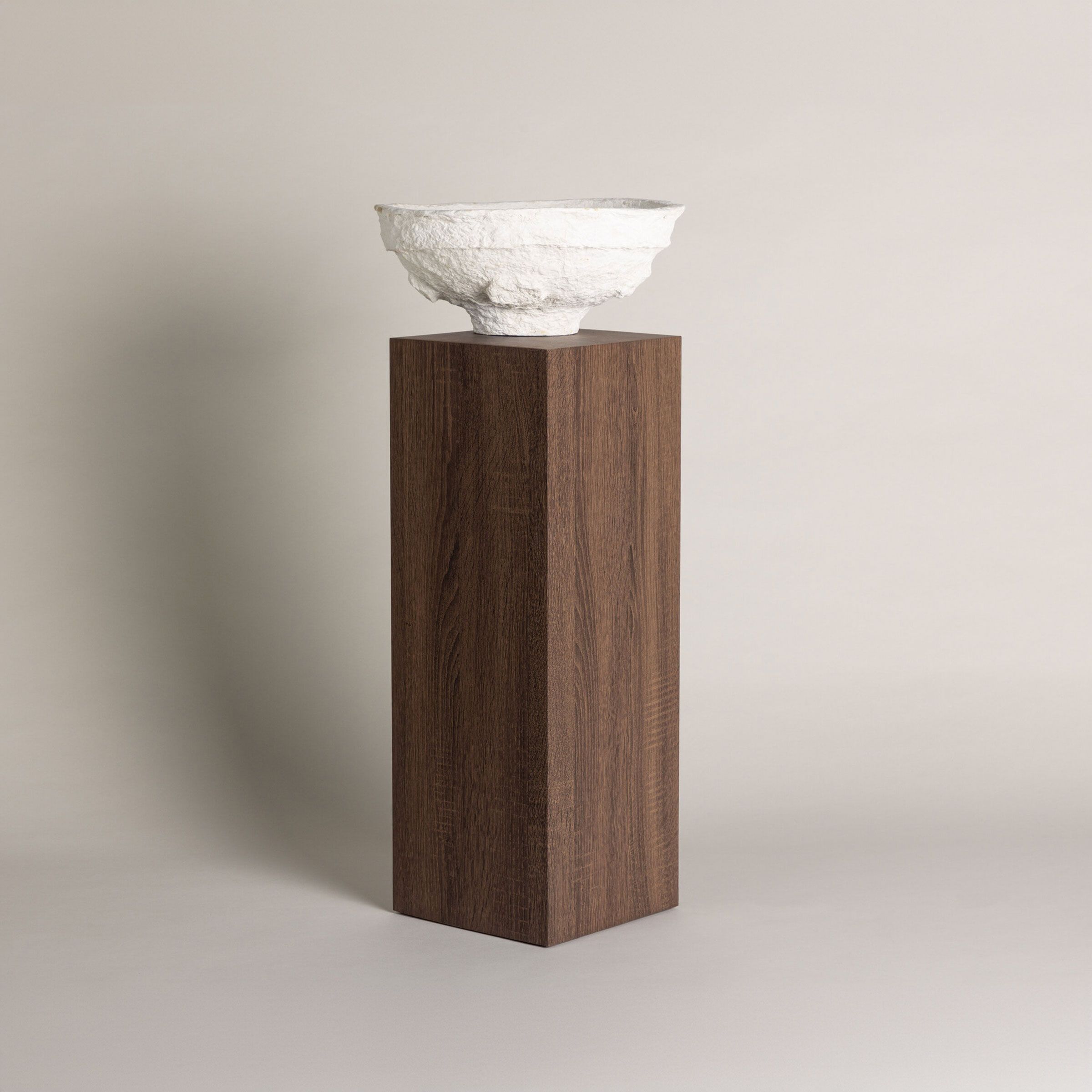 Nohr Zuil Nykole 65 cm – Aards design in donkerbruin MDF