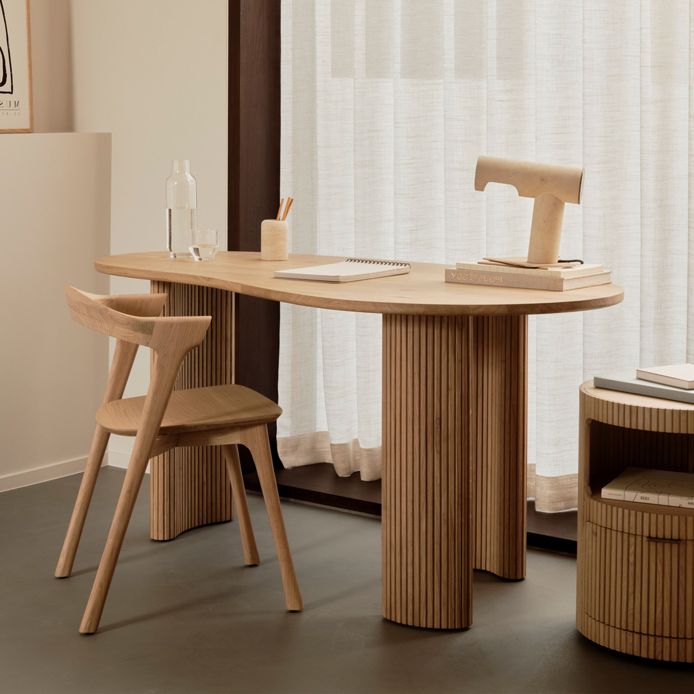 Organisch Boomerang Bureau van Ethnicraft – Massief eiken, naturel, 160 × 83 cm
