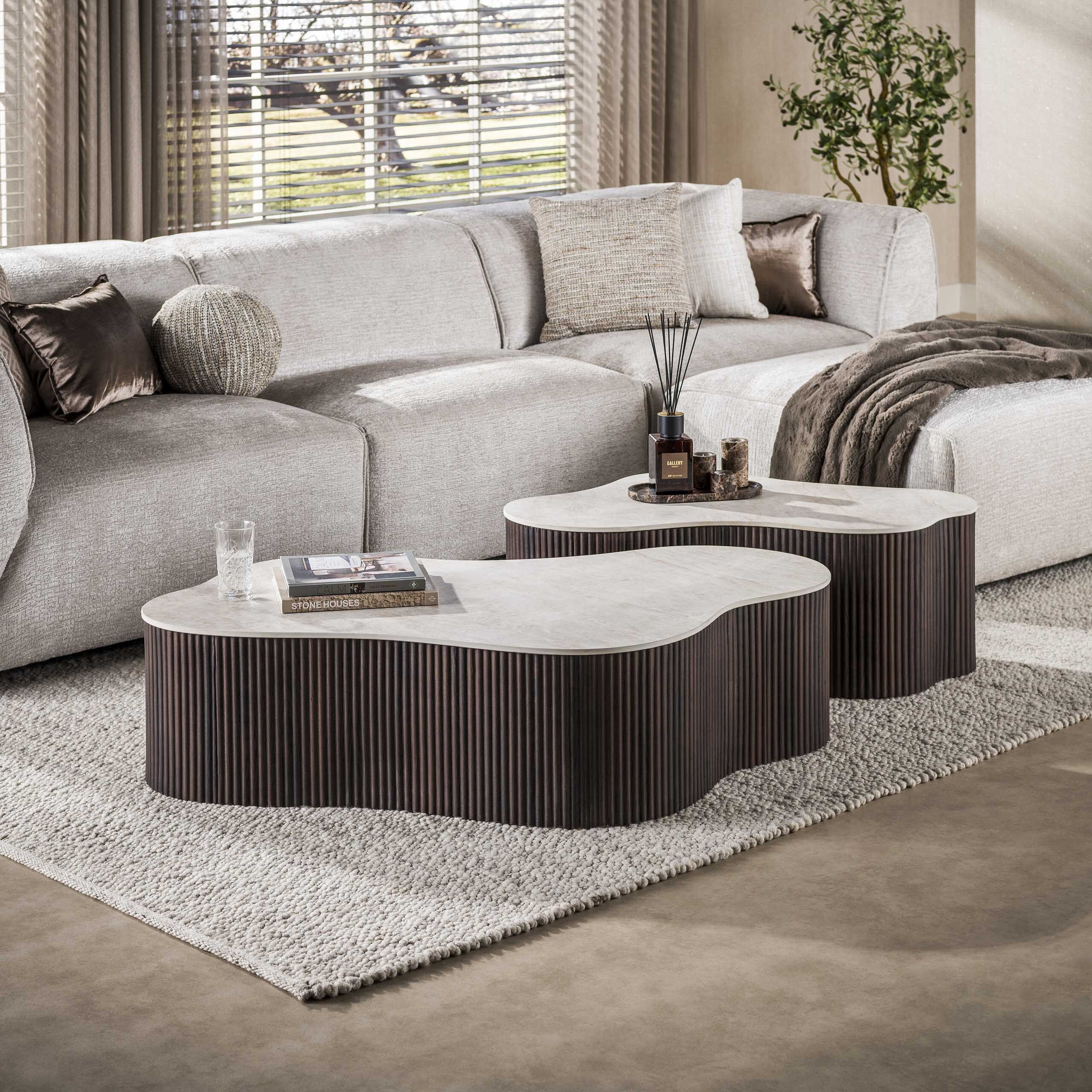 Organische Salontafel Akai – Set van 2 keramische tafels met Taj Mahal‑look