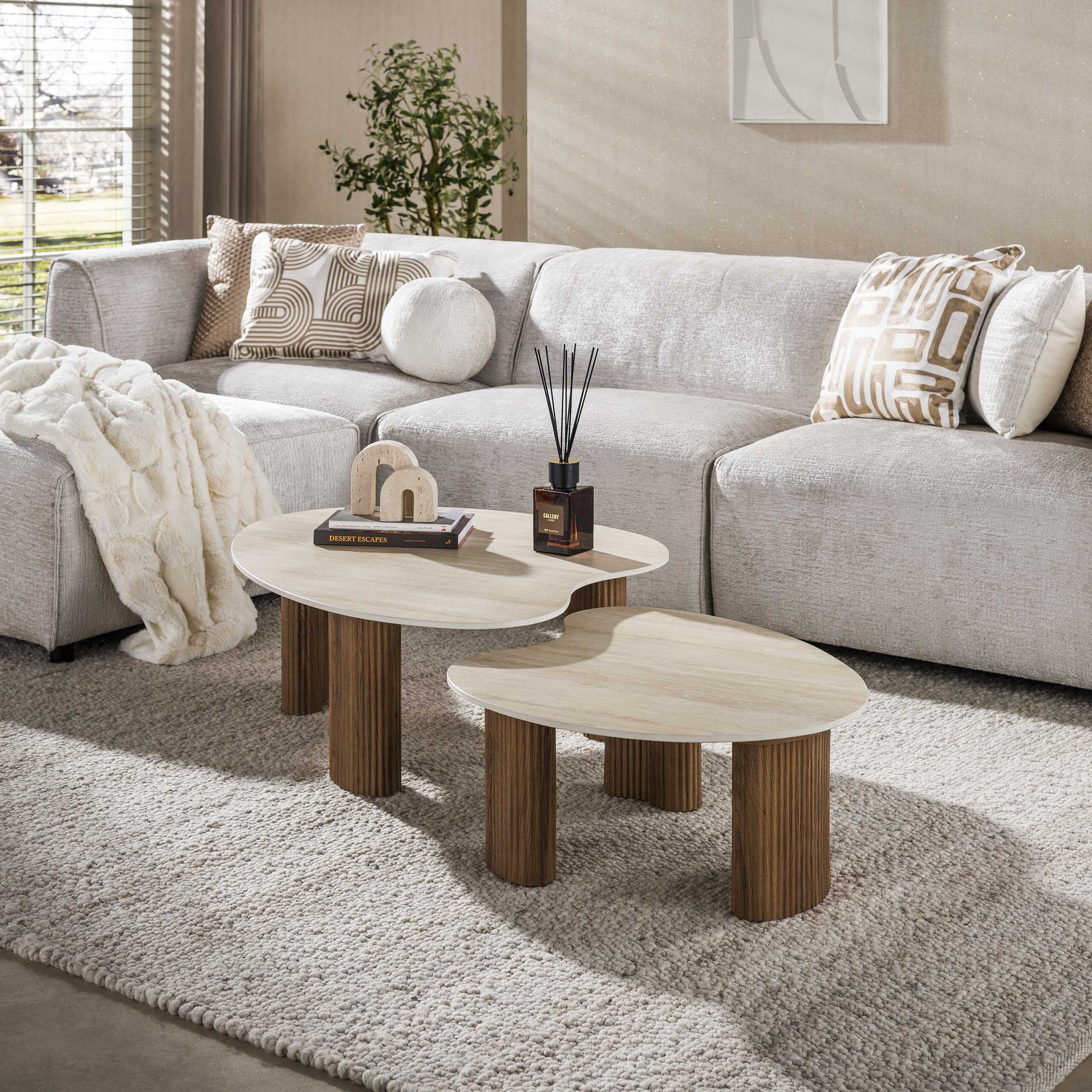 Organische Salontafel Akai van LifestyleFurn – Set van 2 in Travertin‑ en Eikenhoutlook