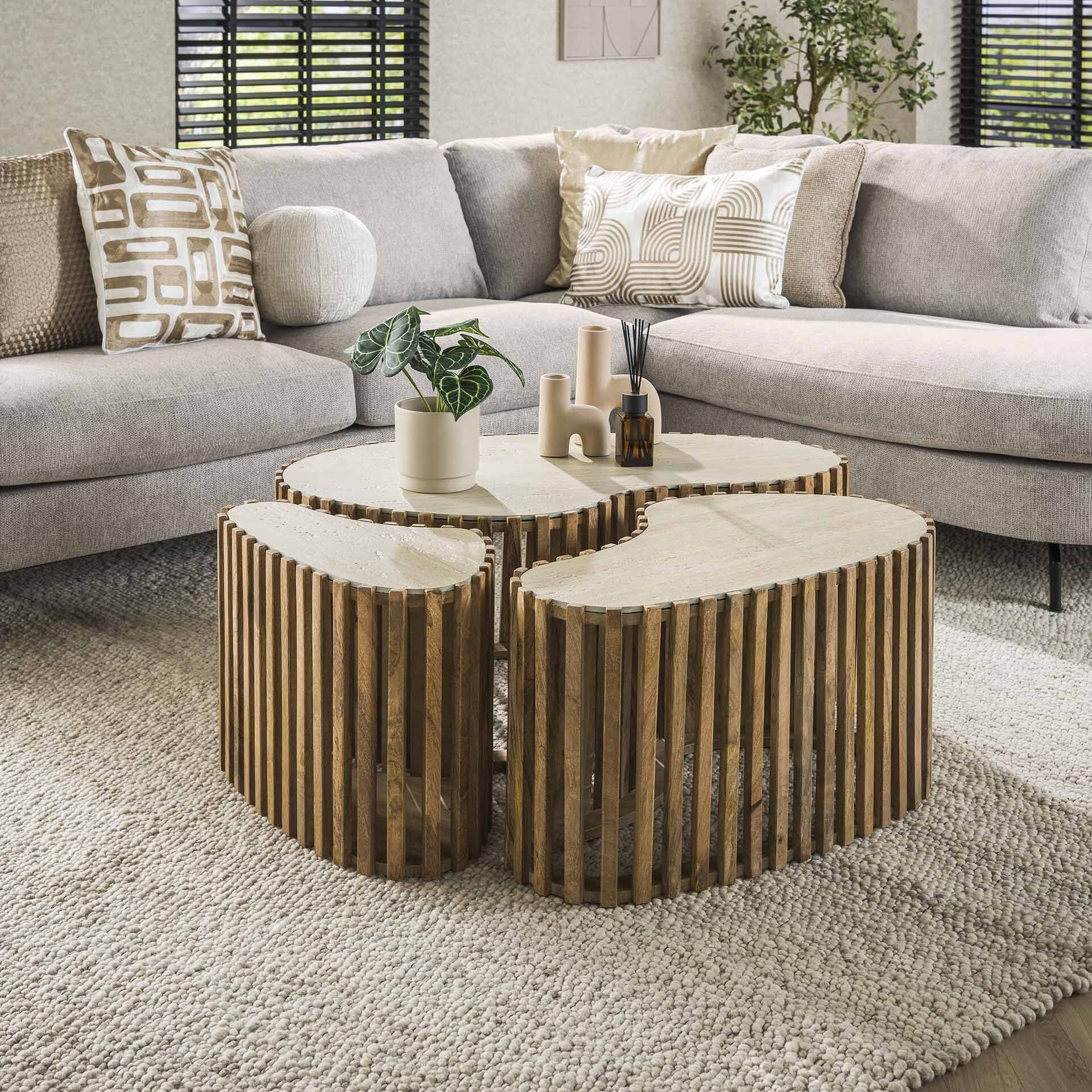 Organische Salontafel Beckie – Set van 3 in Mangohout & Travertin‑Keramiek