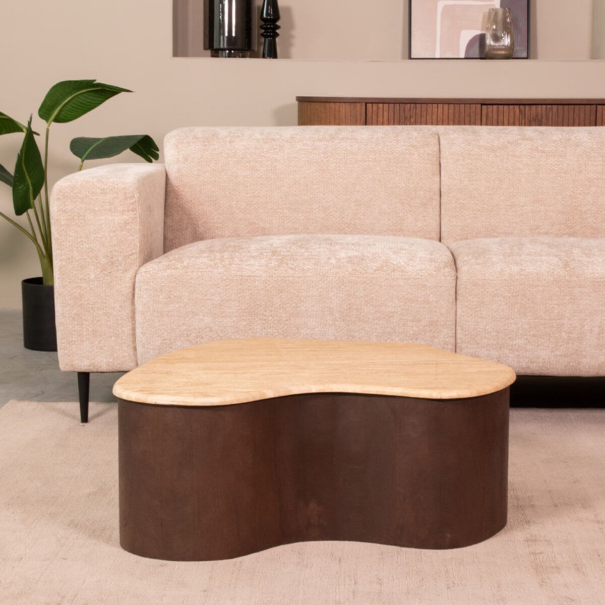Organische Salontafel Davi – Espresso Travertin & Mangohout (80 × 70 cm)