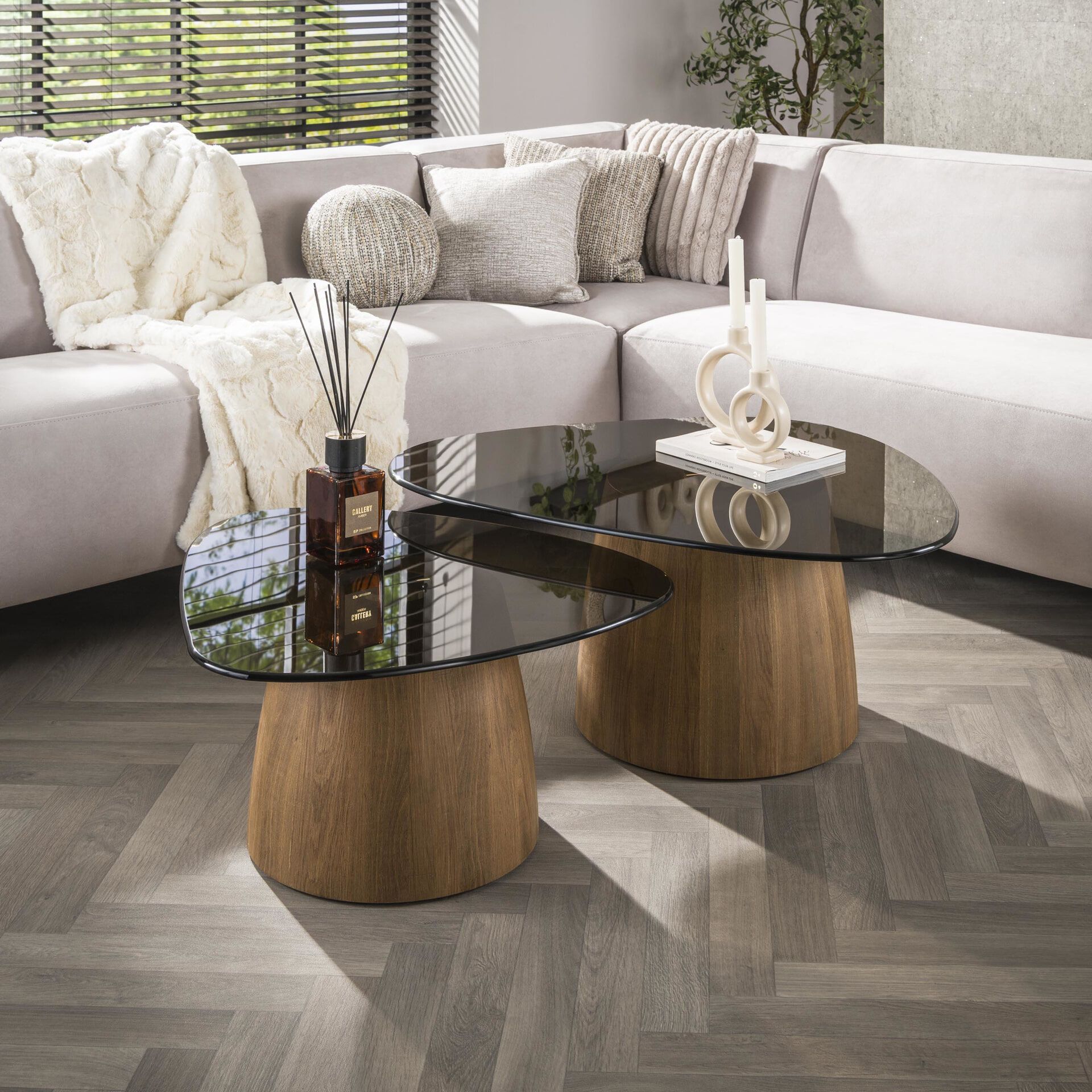 Organische Salontafel Kely Driehoek – Set van 2 in Brons Rookglas & Eikenhout‑look