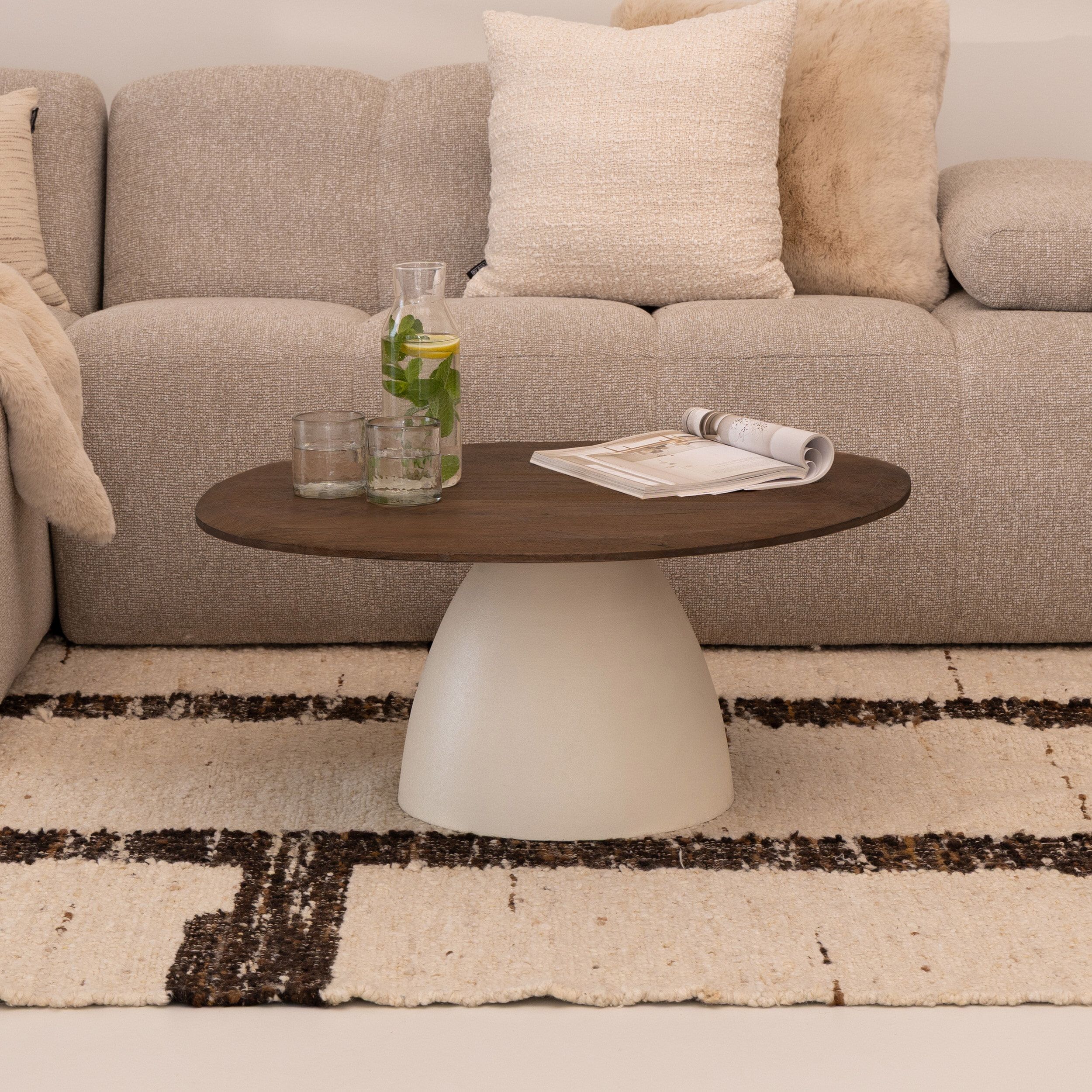 Organische Salontafel Madin van Sohome – Warm Mangohout met Stalen Poot