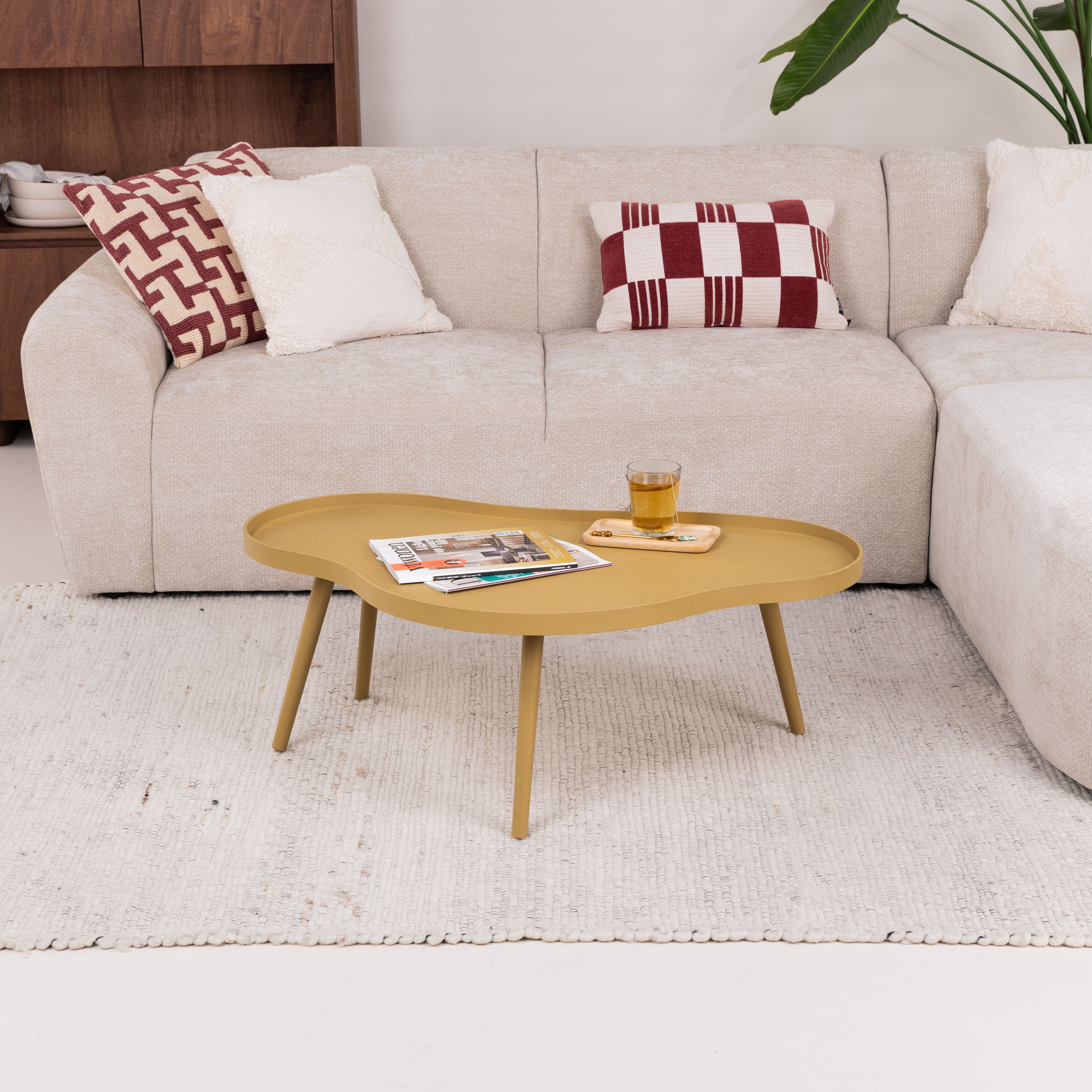 Organische Salontafel Mae – Slanke Bijzettafel van WOOOD in Alpaca (100 × 58 cm)