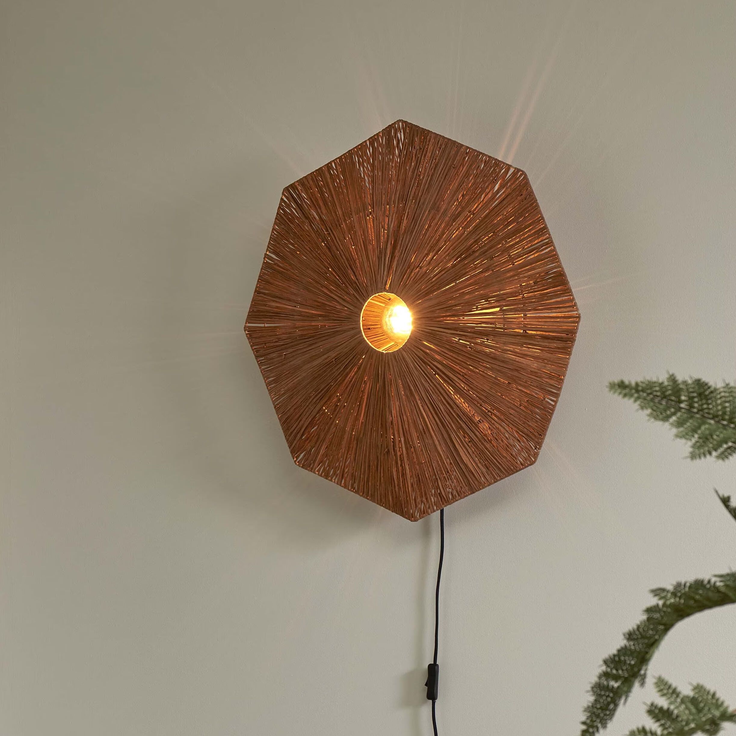 Panama Wandlamp van GOOD&MOJO – Natuurlijke warmte in bruine raffia