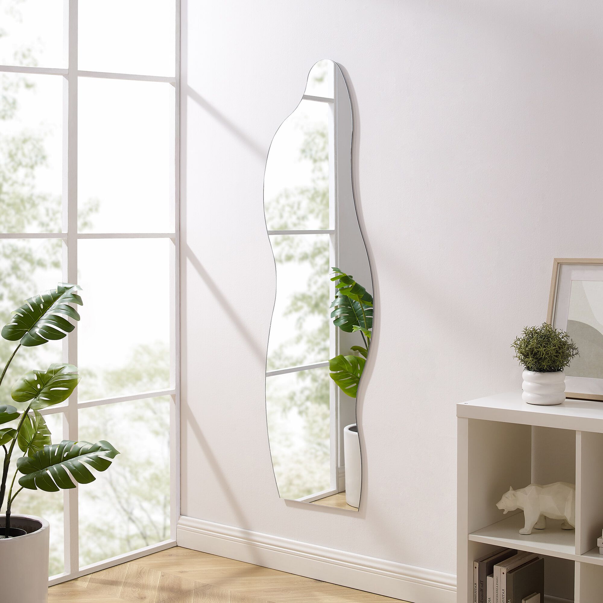 Randloze Organische Spiegel Eluterio van Artistiq Living – Moderne Elegantie in Zilver