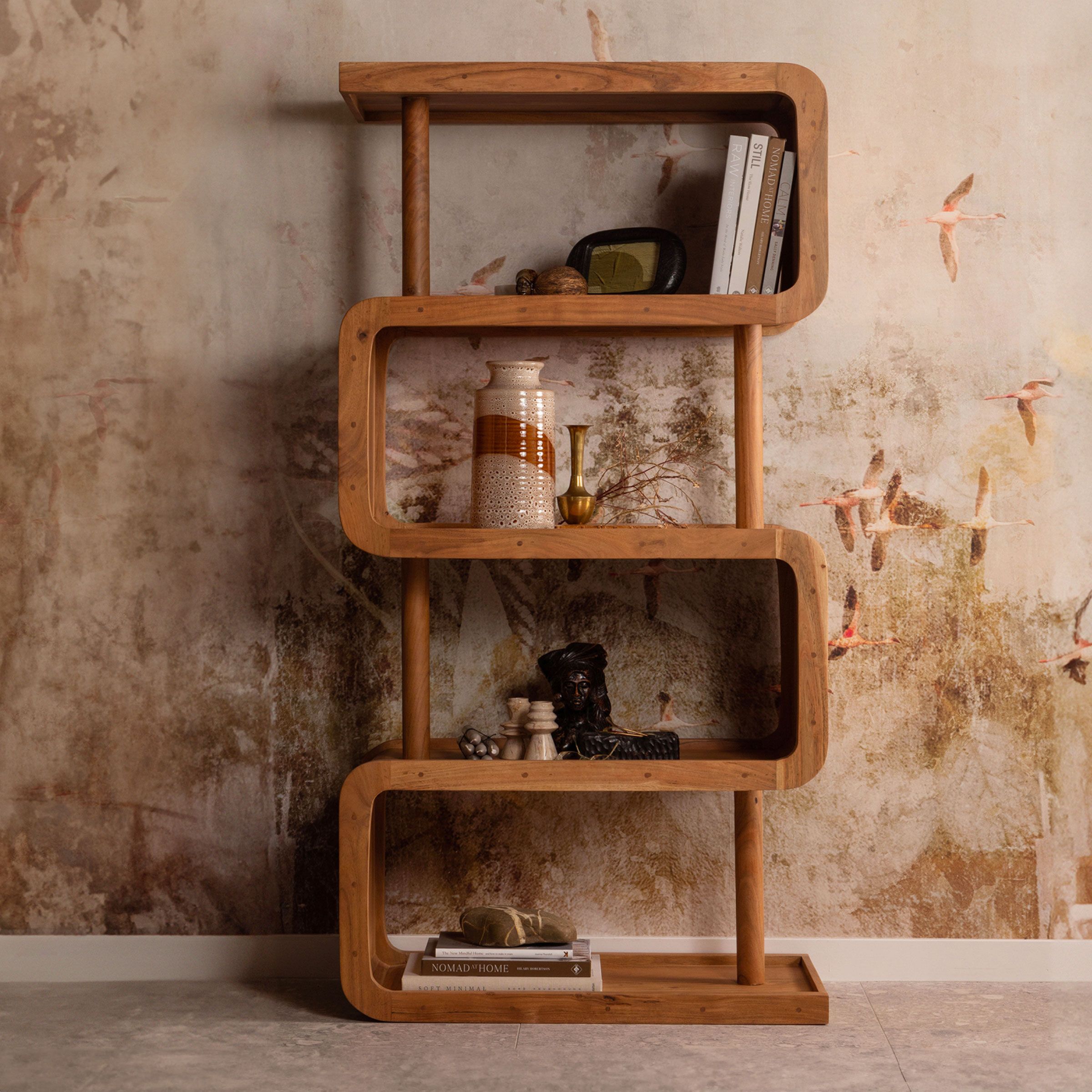 Rattle Wandkast van WOOOD – Speels organisch acaciahout voor een opvallend display