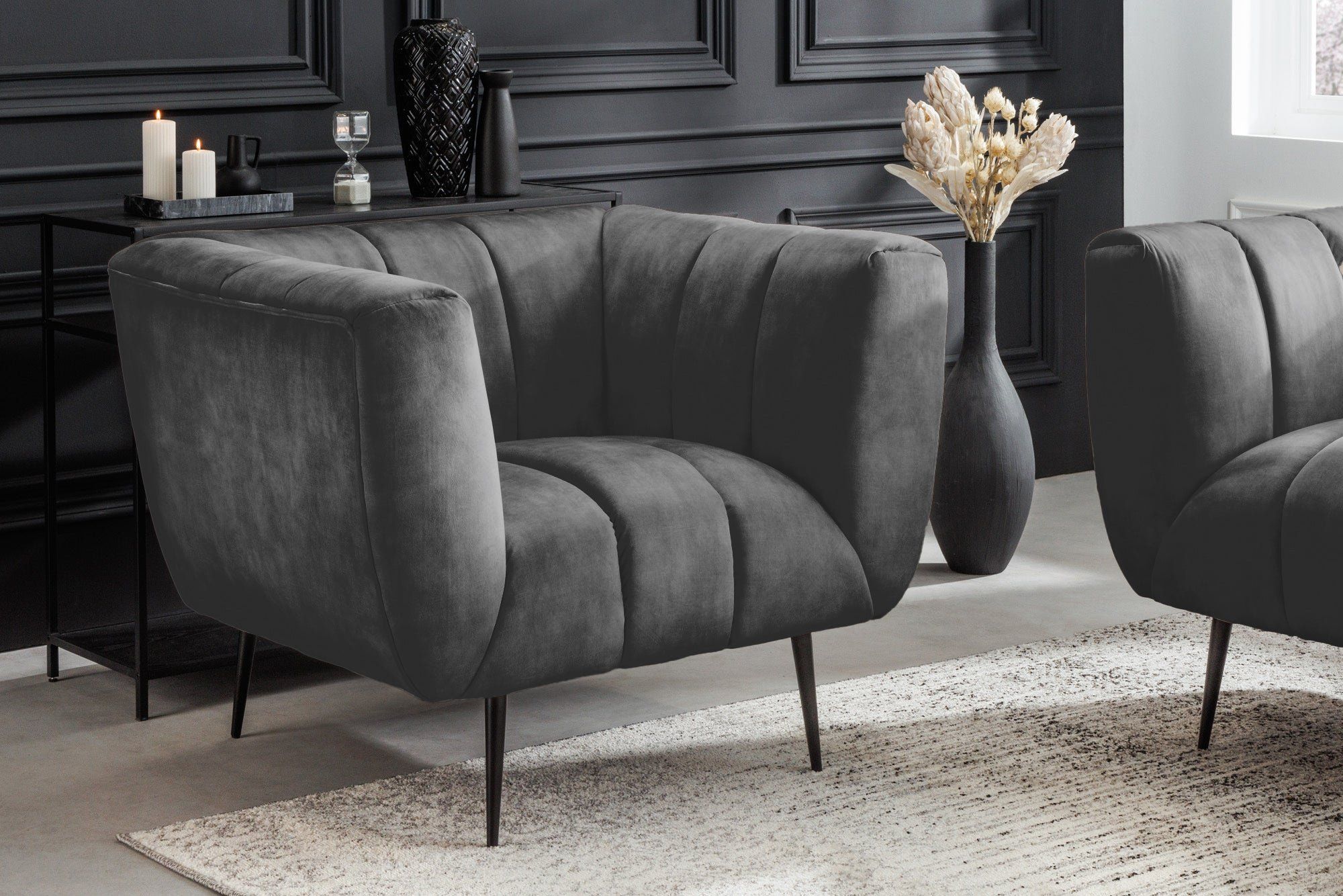 Retro fauteuil NOBLESSE – Elegante grijze fluwelen zitplek met zwart metalen poten