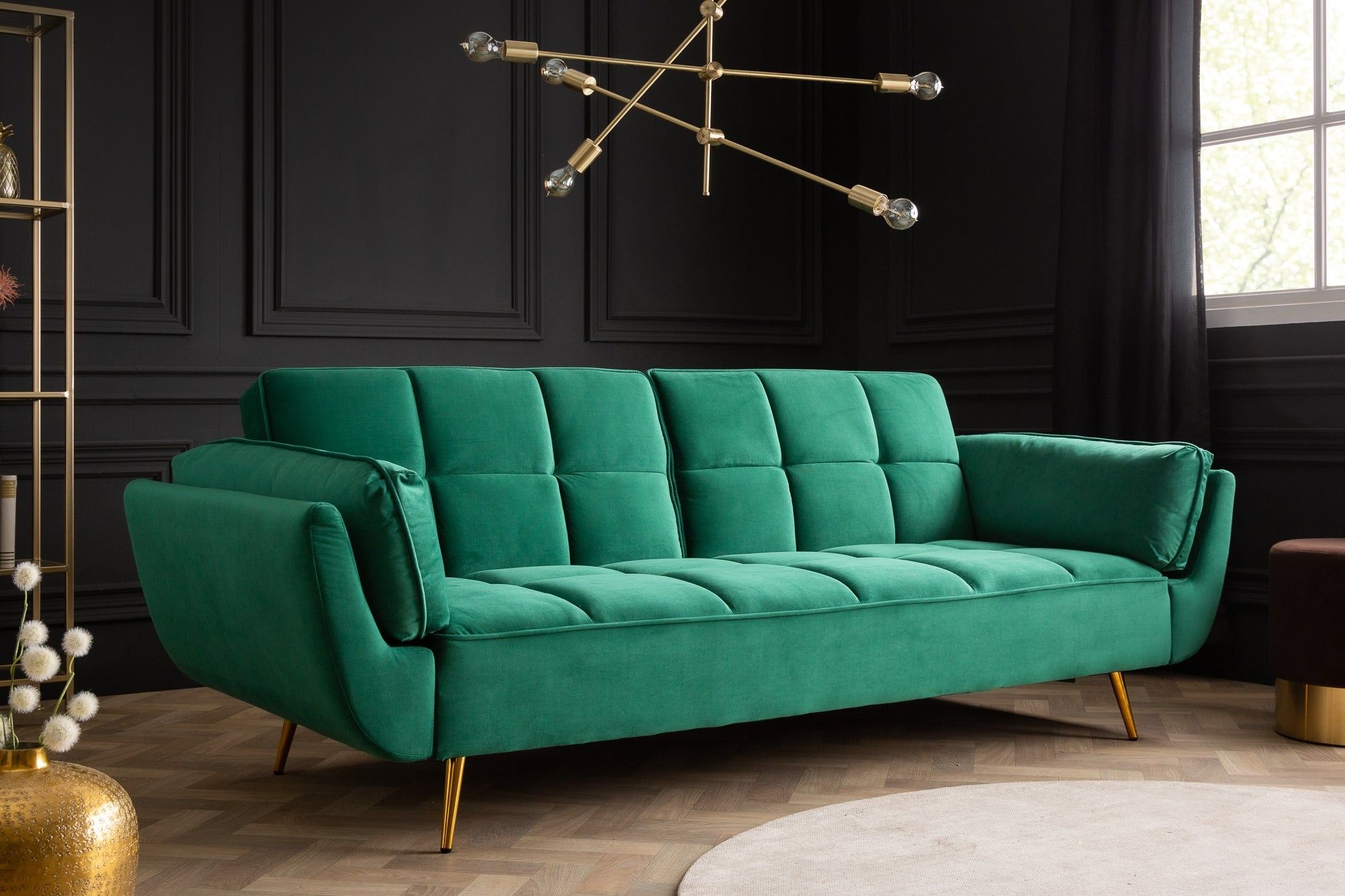 Retro slaapbank Boutique – luxe smaragdgroen fluweel met gouden poten