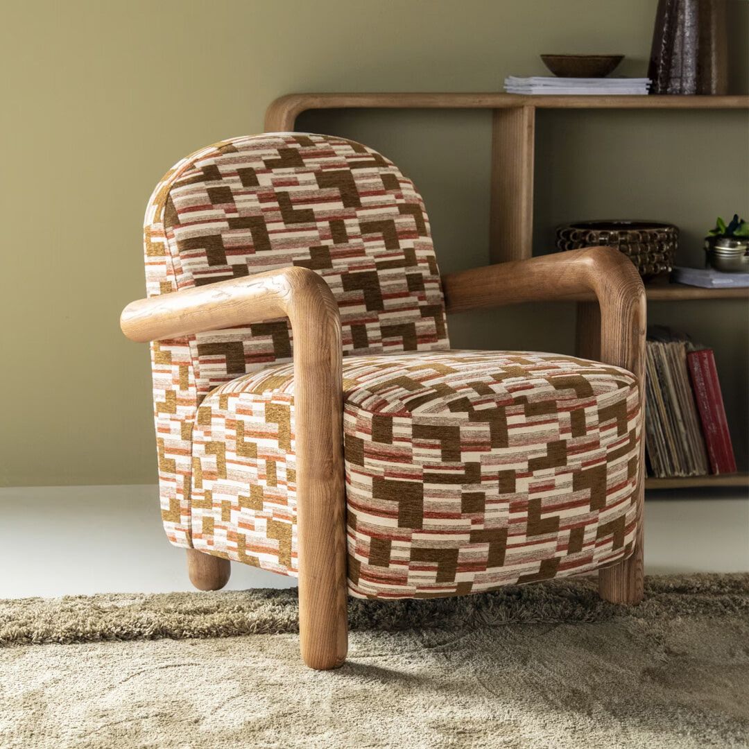 Retrova Fauteuil van By‑Boo – kleurrijke grafische print & houten frame
