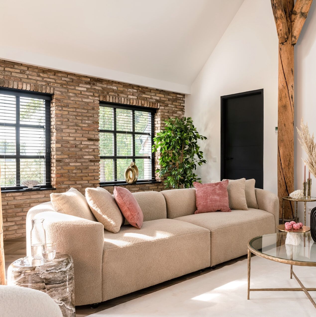 Richmond 4‑zitbank Grayson Furry – Zand, duurzaam comfort voor elke woonkamer