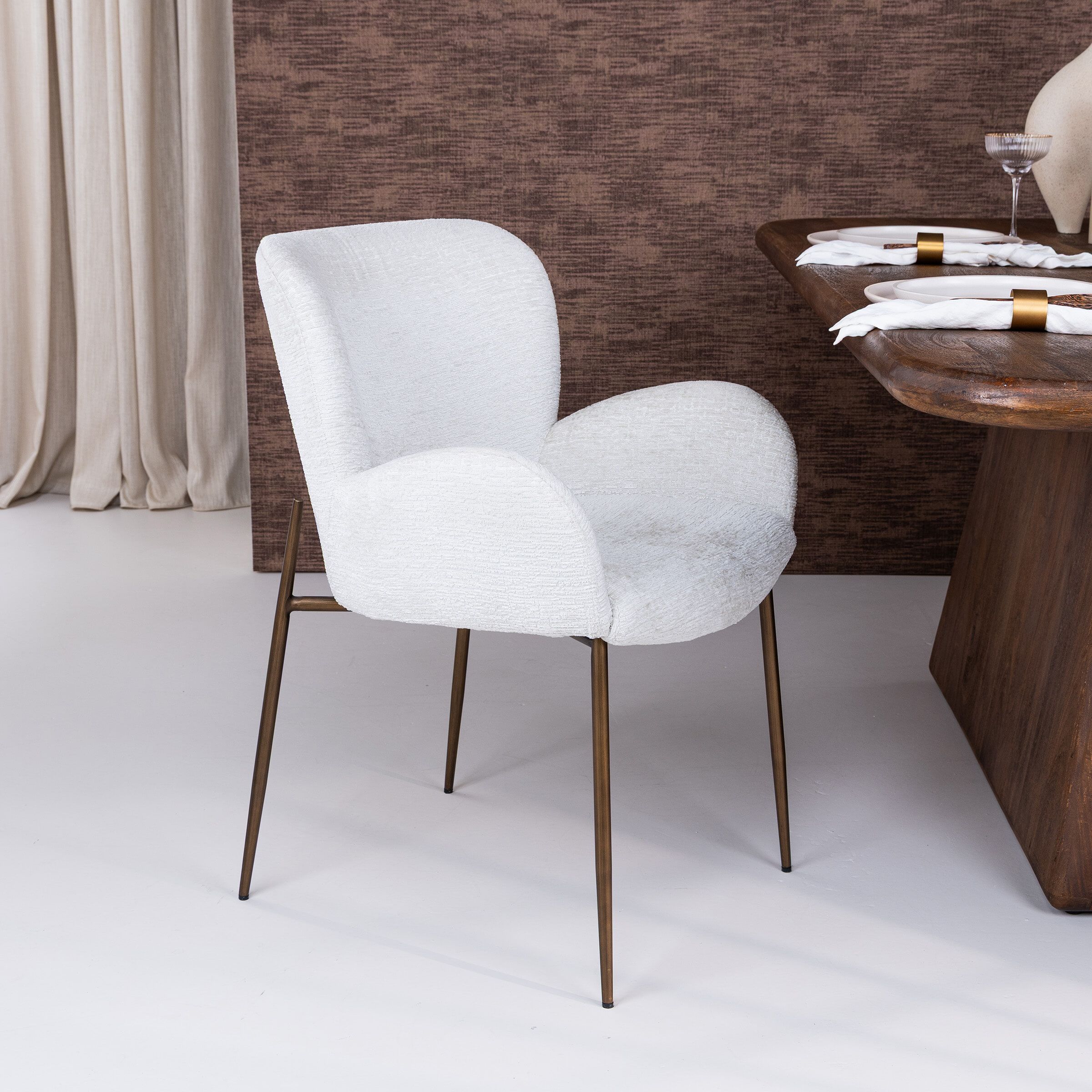 Richmond Amber Chenille eetkamerstoel – zachte crèmekleur voor een stijlvolle tafel