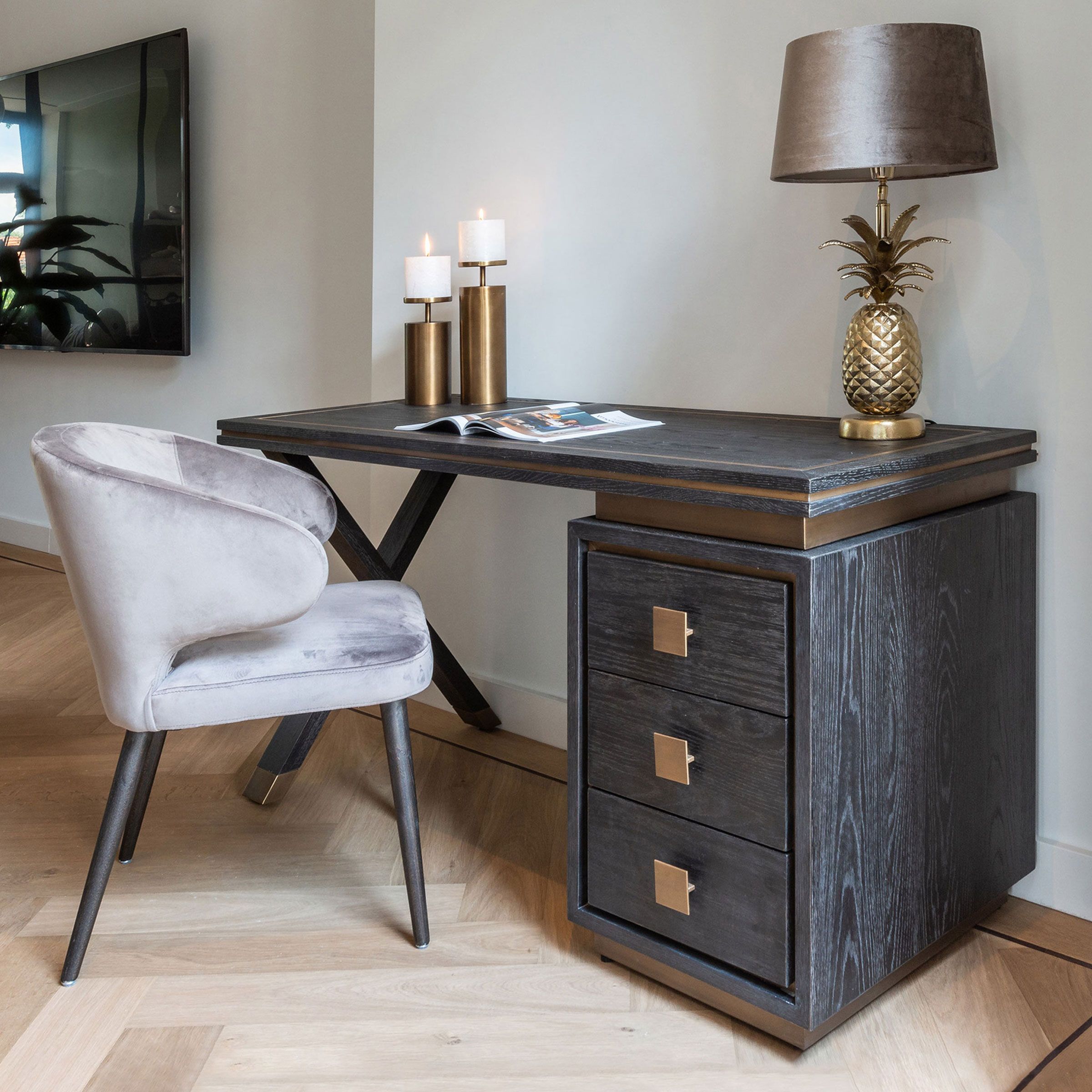 Richmond Bureau Hunter – Zwart eikenfineer, 150 cm