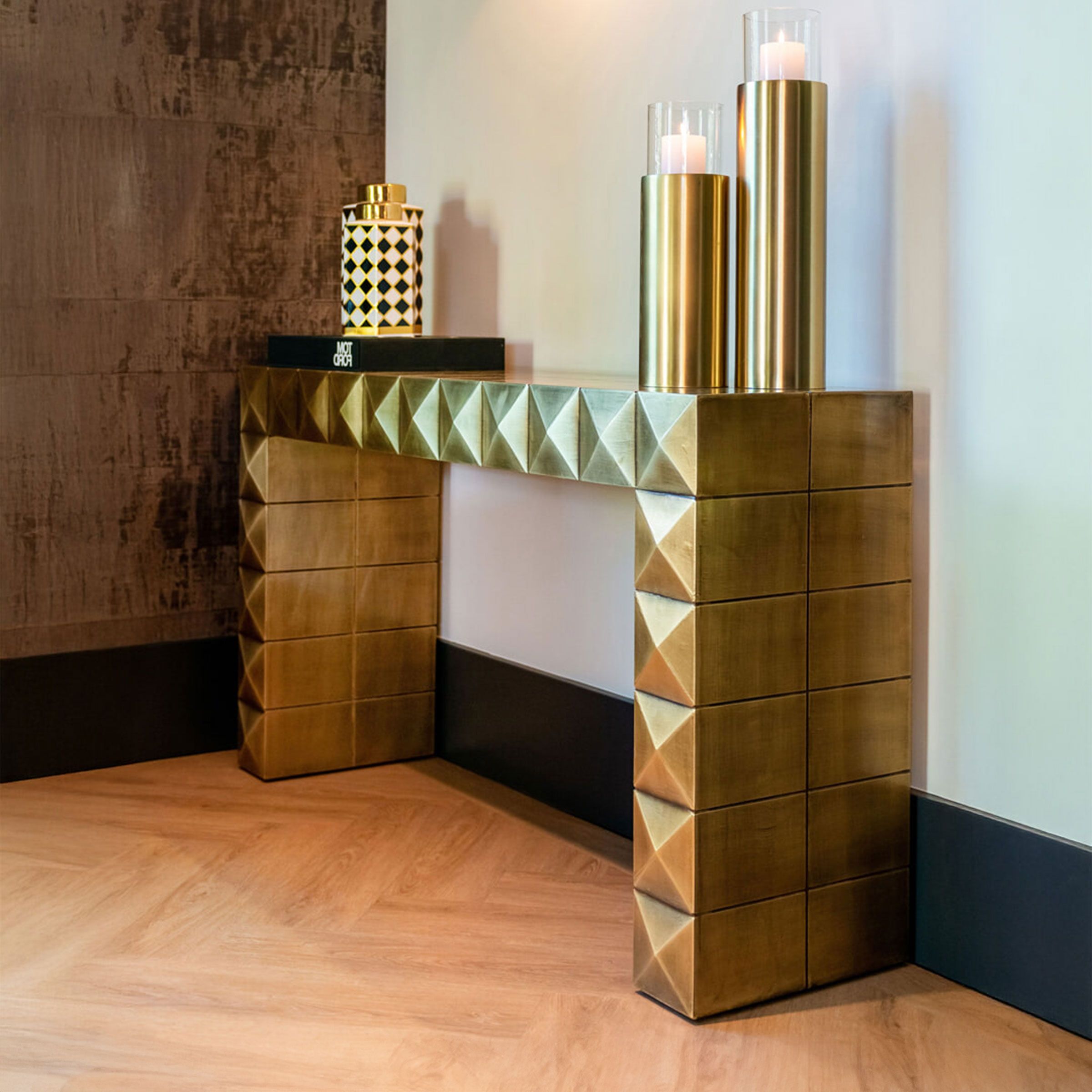 Richmond Collada Wandtafel – Luxe Brushed Gold met Piramidemotief