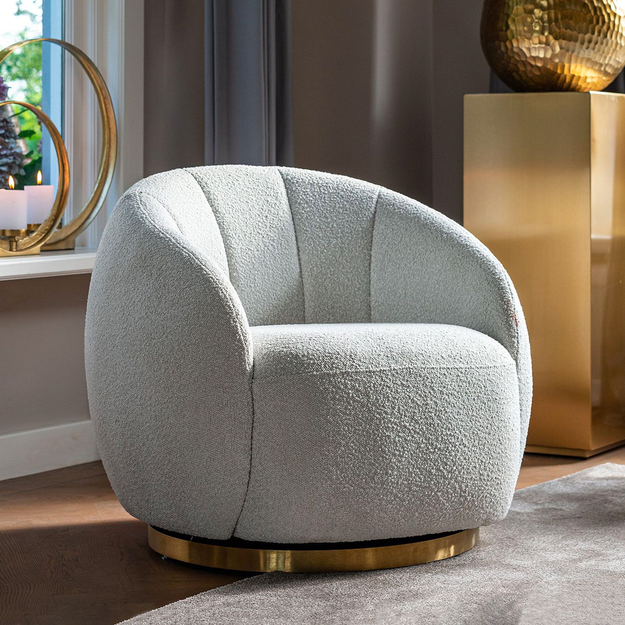 Richmond Draaifauteuil Jago Bouclé – Luxe witte fauteuil met gouden RVS onderstel