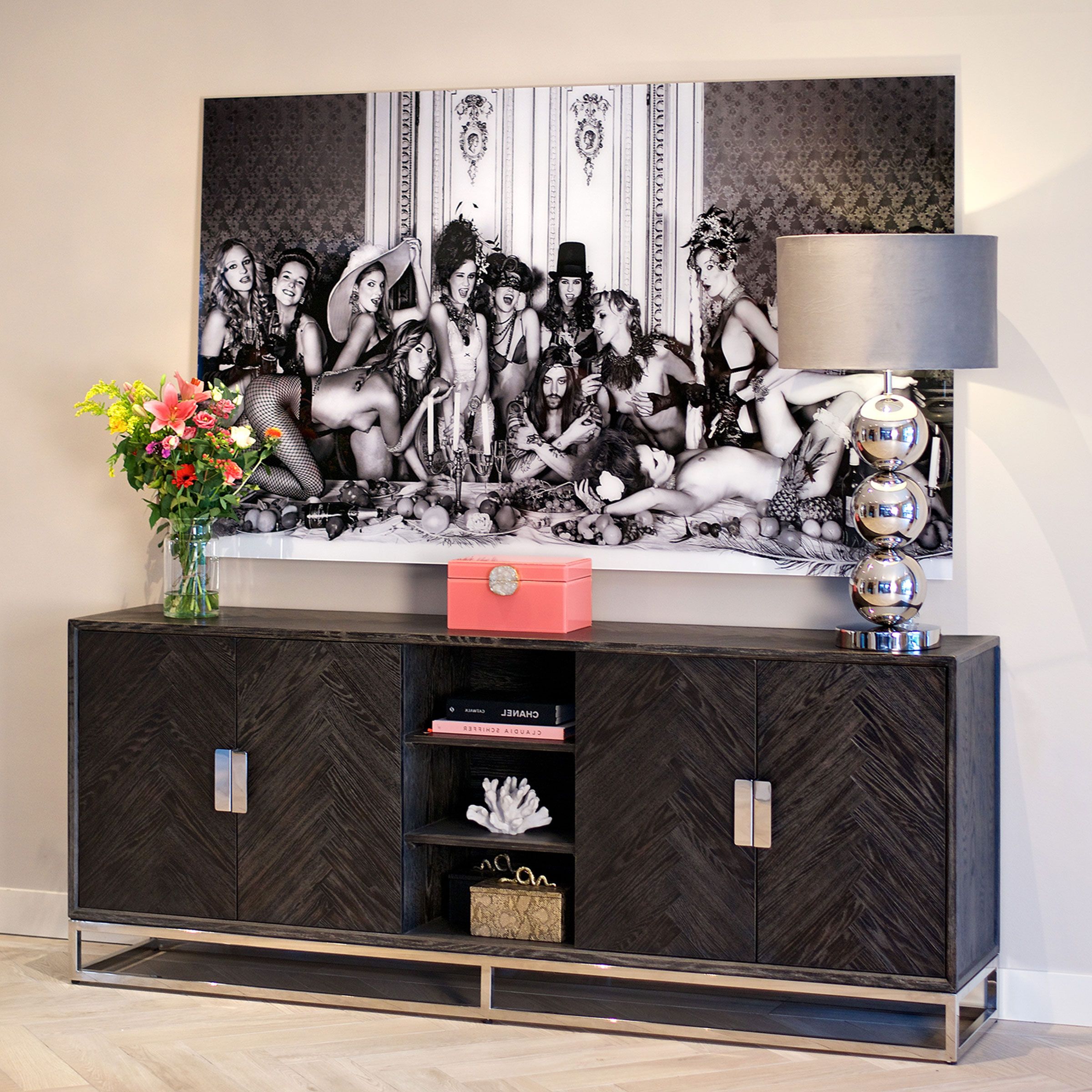 Richmond Dressoir Blackbone – Elegant Zwart‑Eiken met Stalen Frame, 225 cm