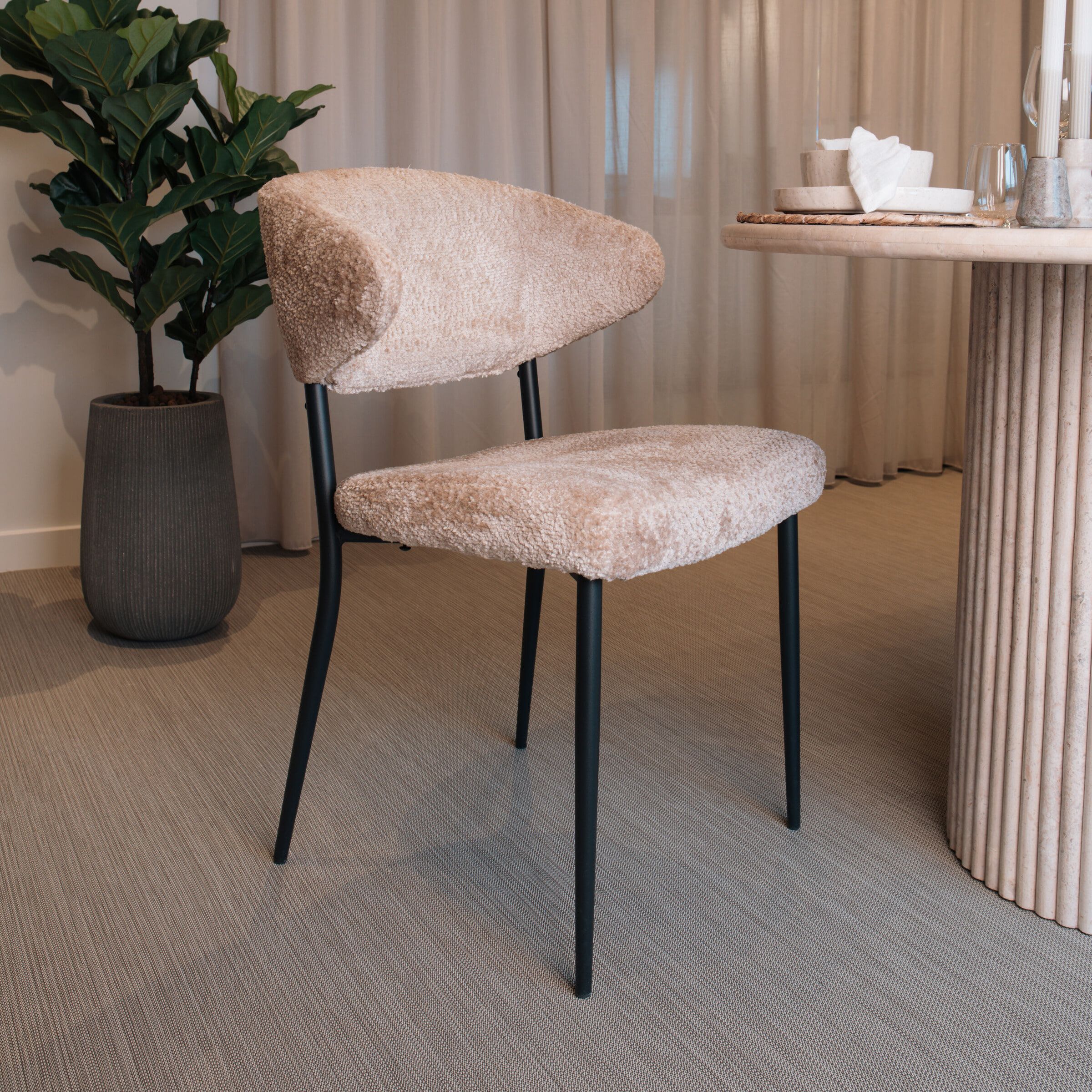 Richmond Eetkamerstoel Bea Sheep – Natuurlijke Elegantie voor uw Eetkamer