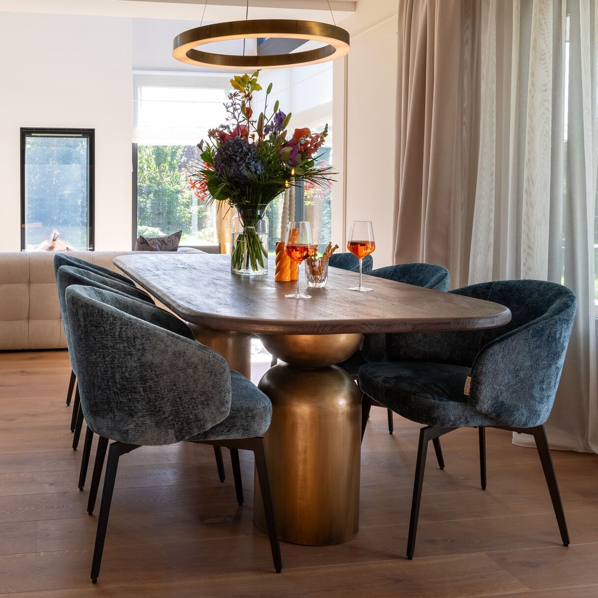 Richmond Eettafel Cavo – Ovale tafel van acaciahout en stoer ijzer