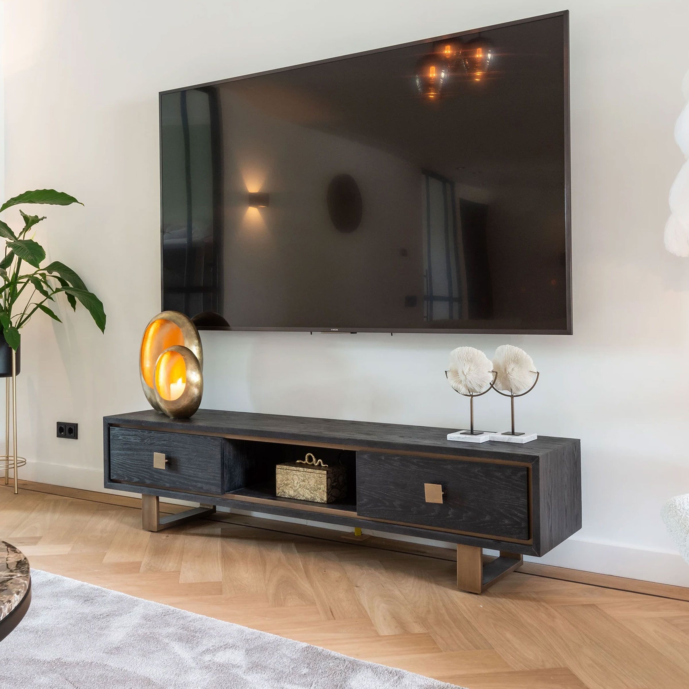 Richmond Hunter TV‑meubel – Modern Zwart‑Eiken met Mat Gouden Accenten, 190 cm