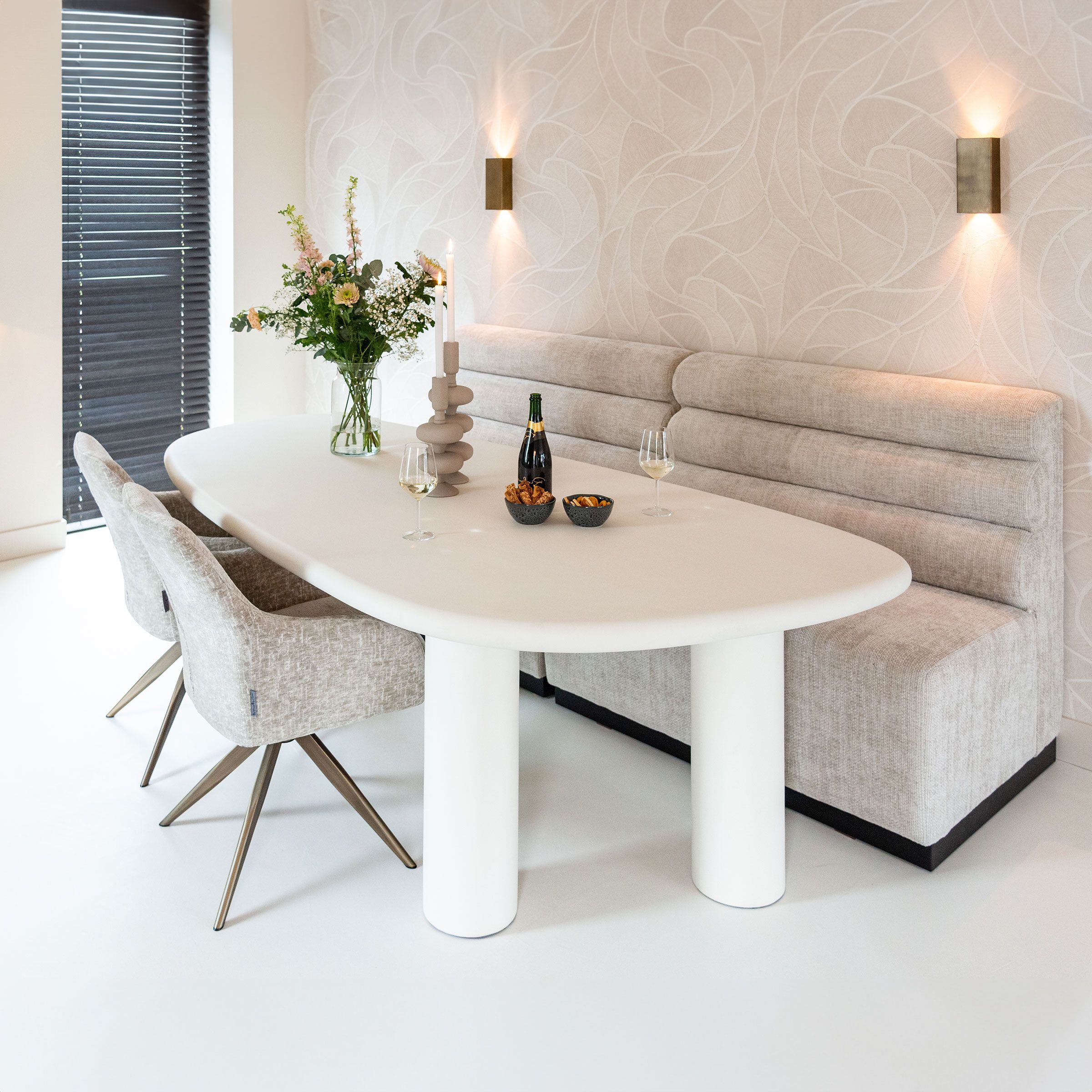 Richmond Organische Eettafel Bloomstone – Strak wit design voor elk modern interieur