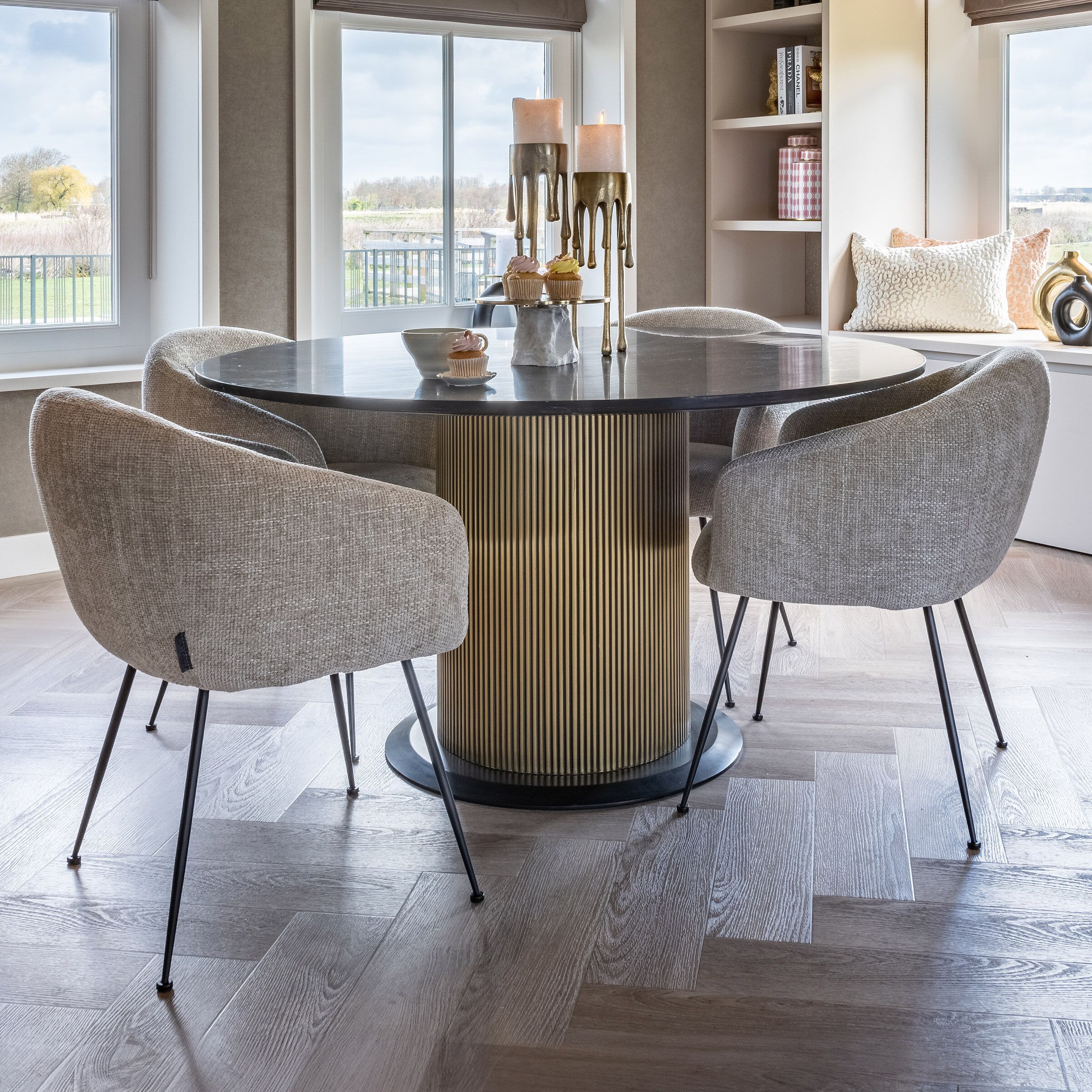 Richmond Ronde Eettafel Ironville – Zwart marmer & acaciahout, Ø140 cm