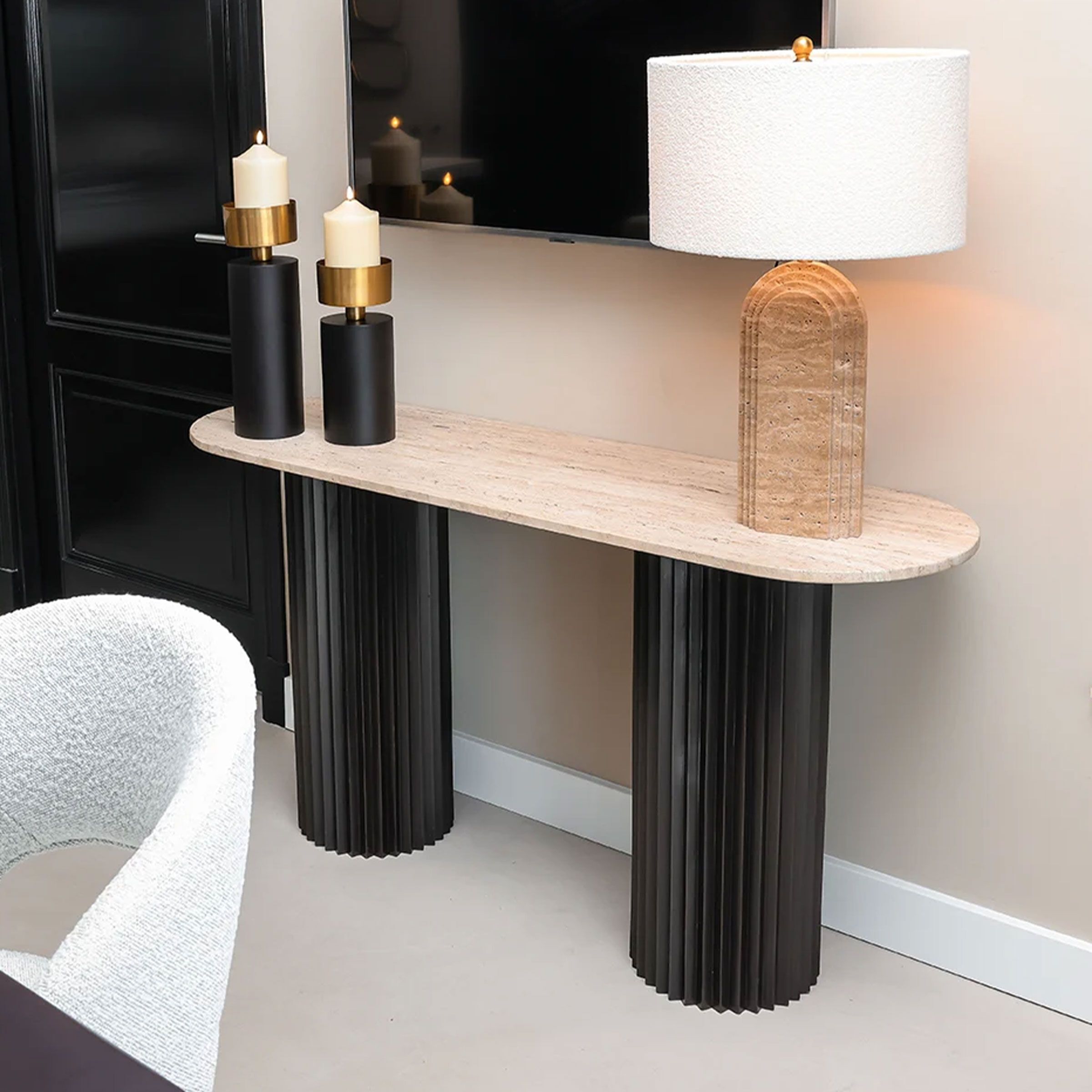 Richmond Sidetable Hampton – Travertijn blad en zwarte metalen poten (150 cm x 46 cm x 77,5 cm)