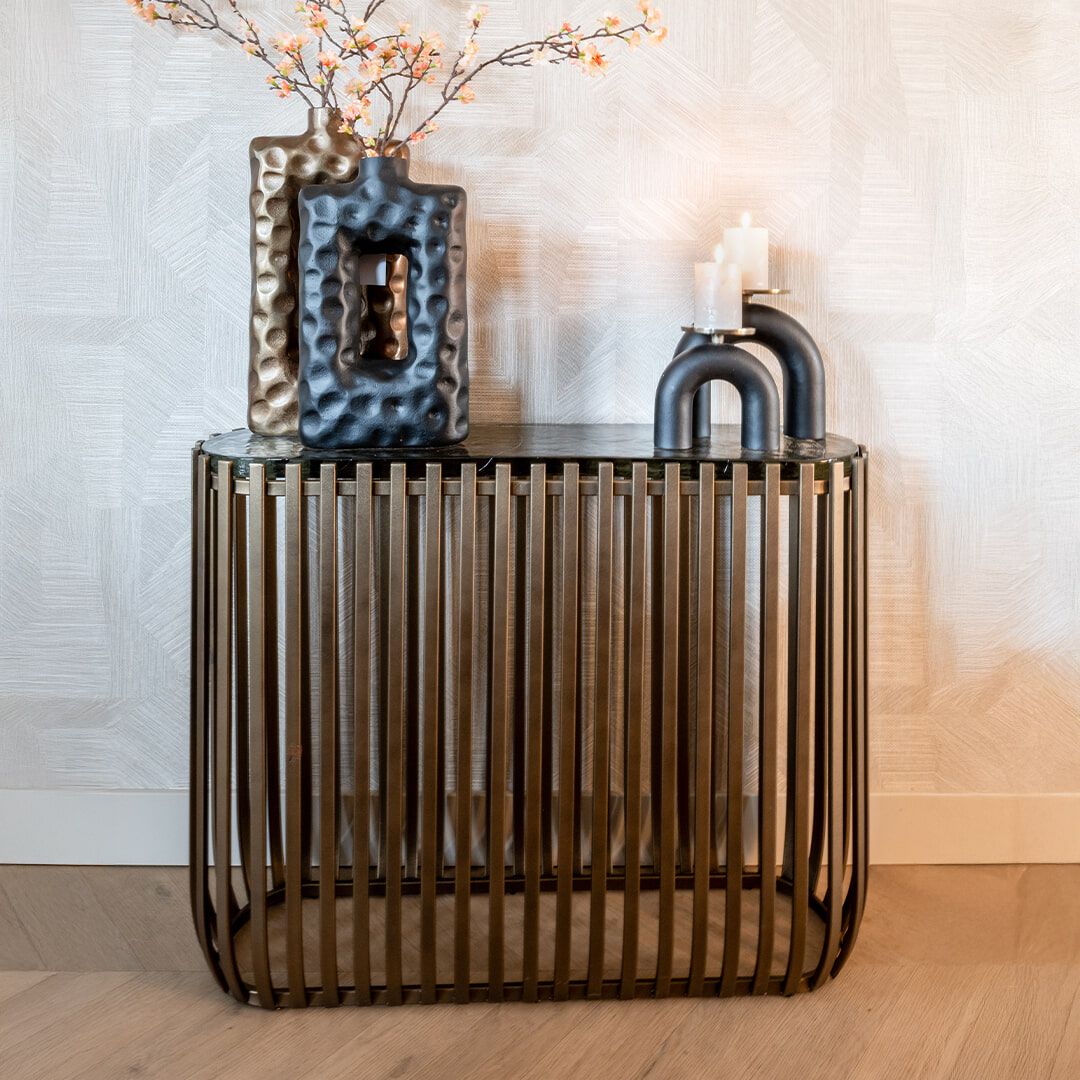 Richmond Sidetable Volante – Strakke Gouden Wandtafel met Glazen Blad