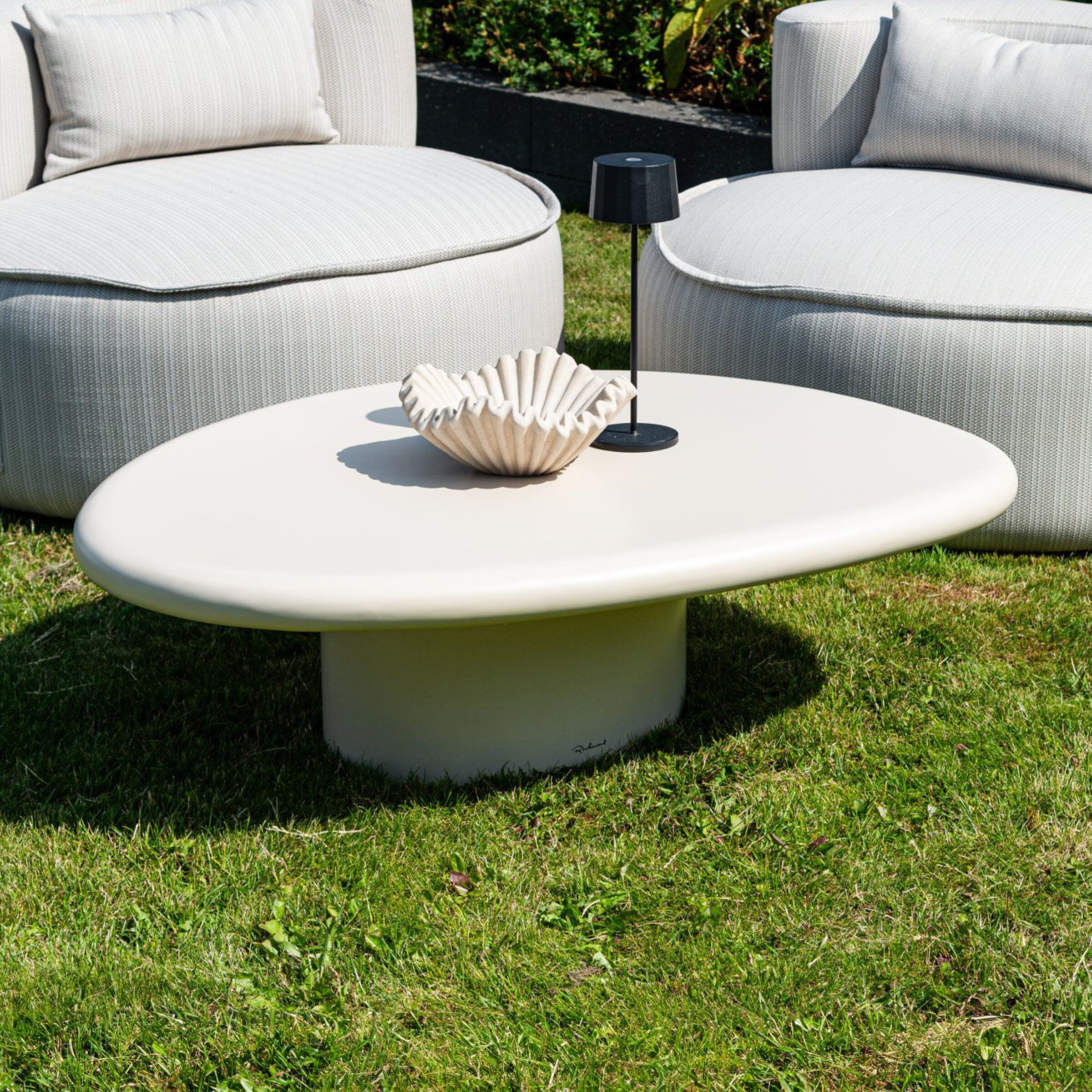 Richmond Urban Bloom – Organische Salontafel in Strak Wit (110 × 90 cm)