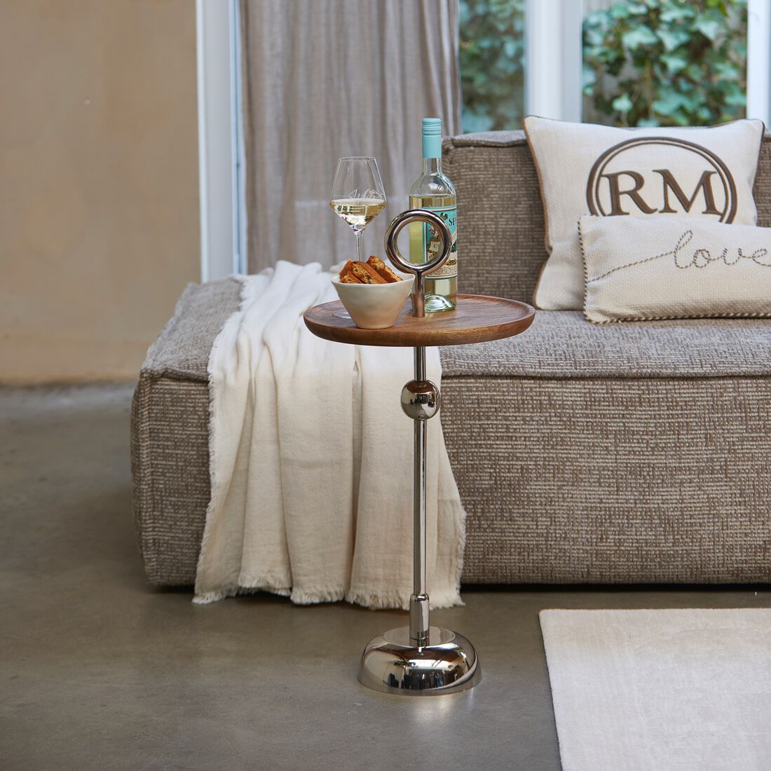 Rivièra Maison Colonna Bijzettafel – ronde mangohouten tafel met zilveren poot
