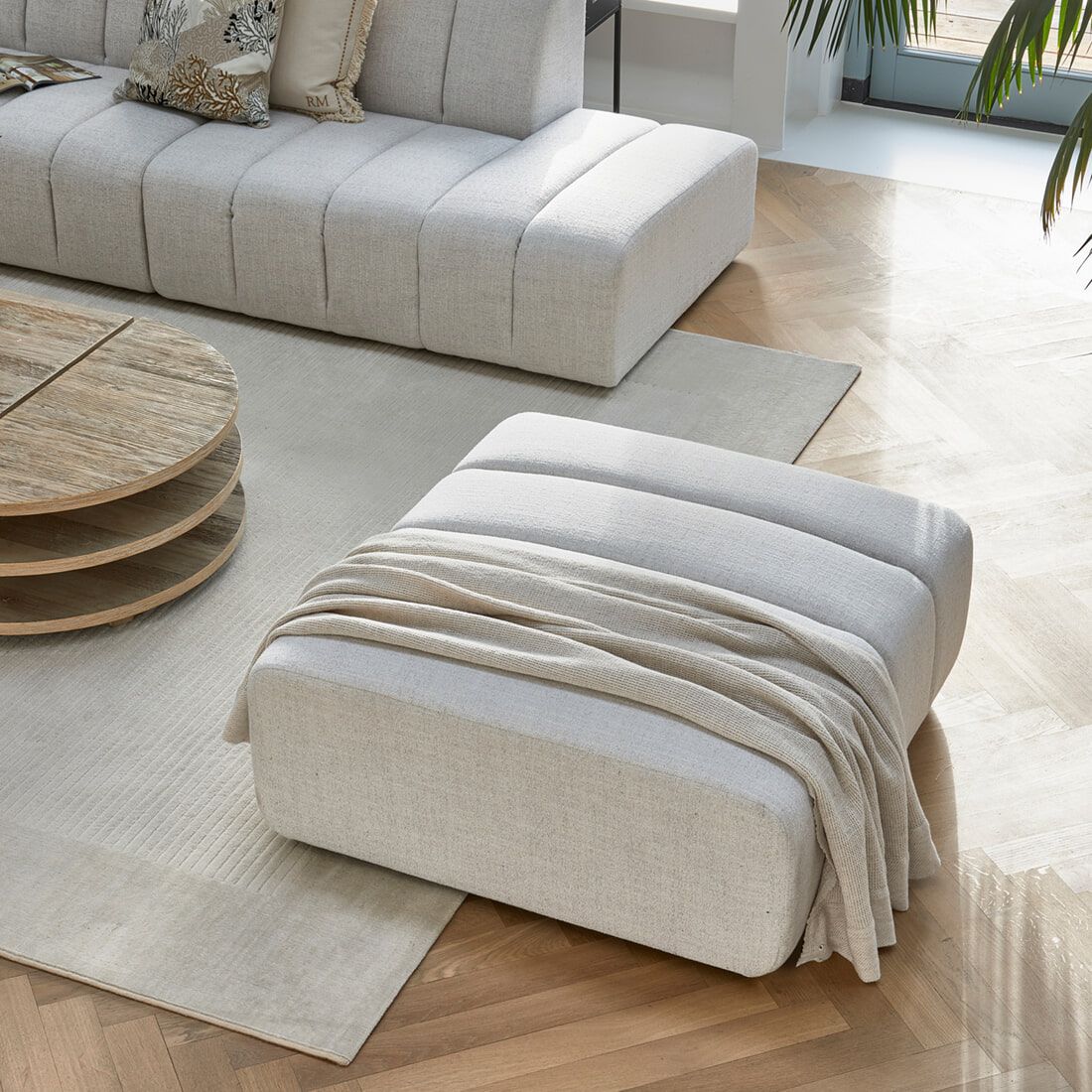 Rivièra Maison Dazzle Footstool – Luxe poef in Antiek Wit