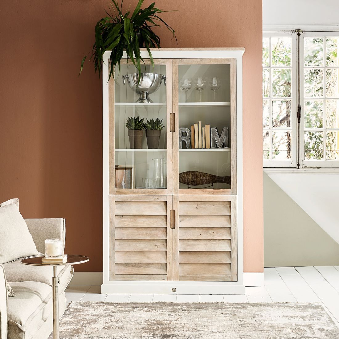 Rivièra Maison Pacifica Buffetkast – Elegante Mangohouten Vitrinekast