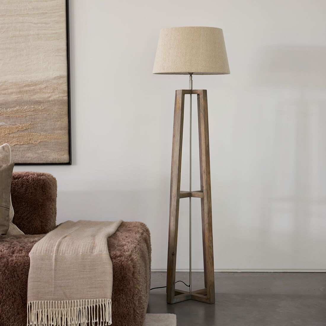Rivièra Maison Royalton Vloerlamp – Warm mangohouten design van 134 cm