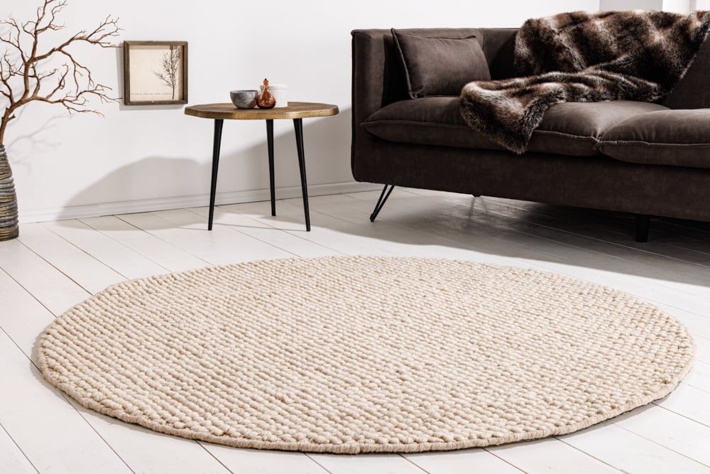 Rond woltapijt in warm beige – handgemaakt design van Invicta Interior