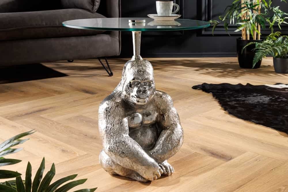 Ronde Bijzettafel KONG – Zilverkleurige Metalen & Glazen Gorilla Sculptuur (50 cm)