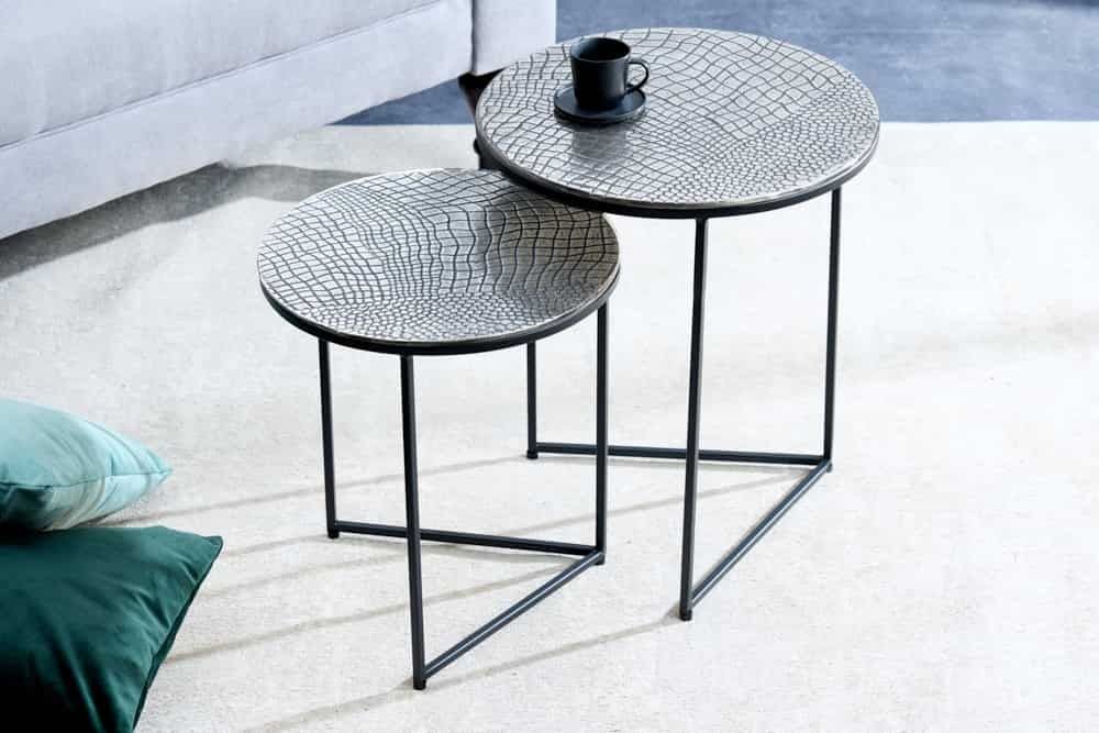 Ronde Bijzettafel Set van 2 – 40 cm, Antiek Zilver Krokodillenmotief – Handgemaakt – Invicta Interior