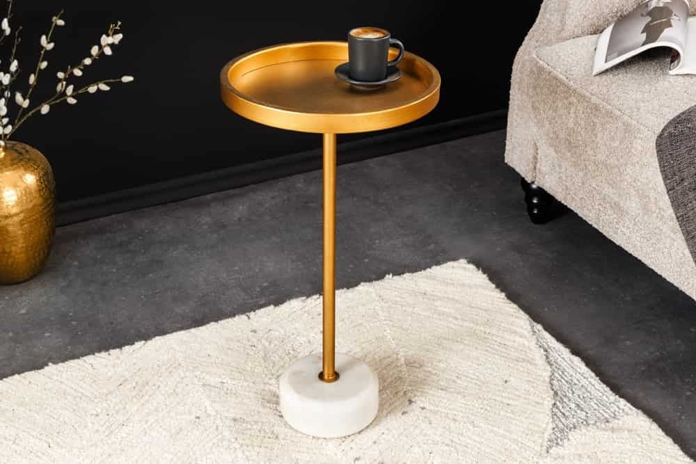 Ronde bijzettafel Trayful 60 cm – Goud, wit marmeren voet – Handgemaakt