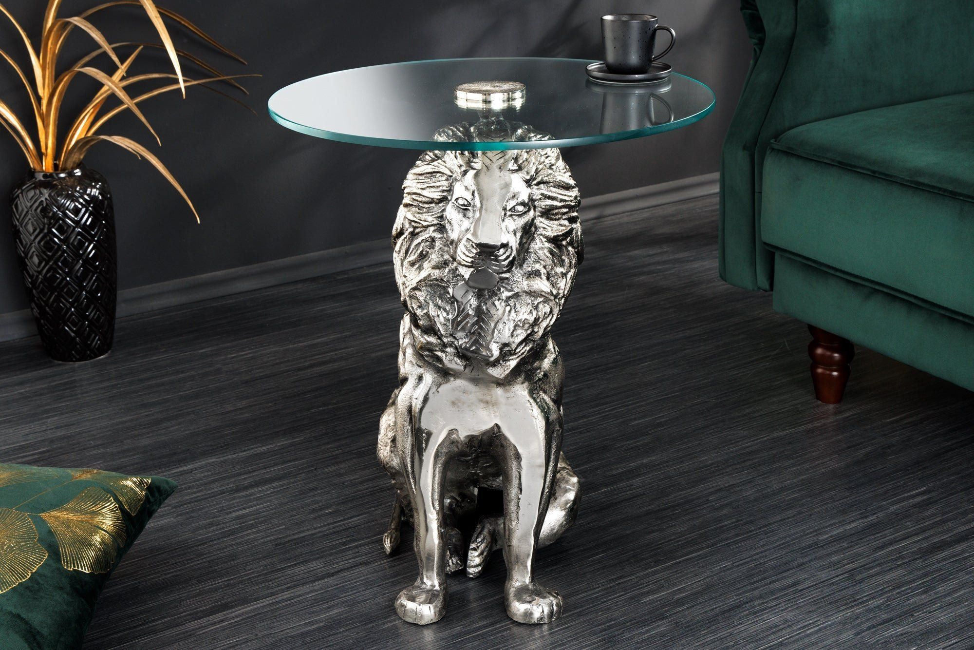 Ronde bijzettafel WILDLIFE LION 60 cm – Antiek zilveren metalen tafel met glazen leeuwsculptuur
