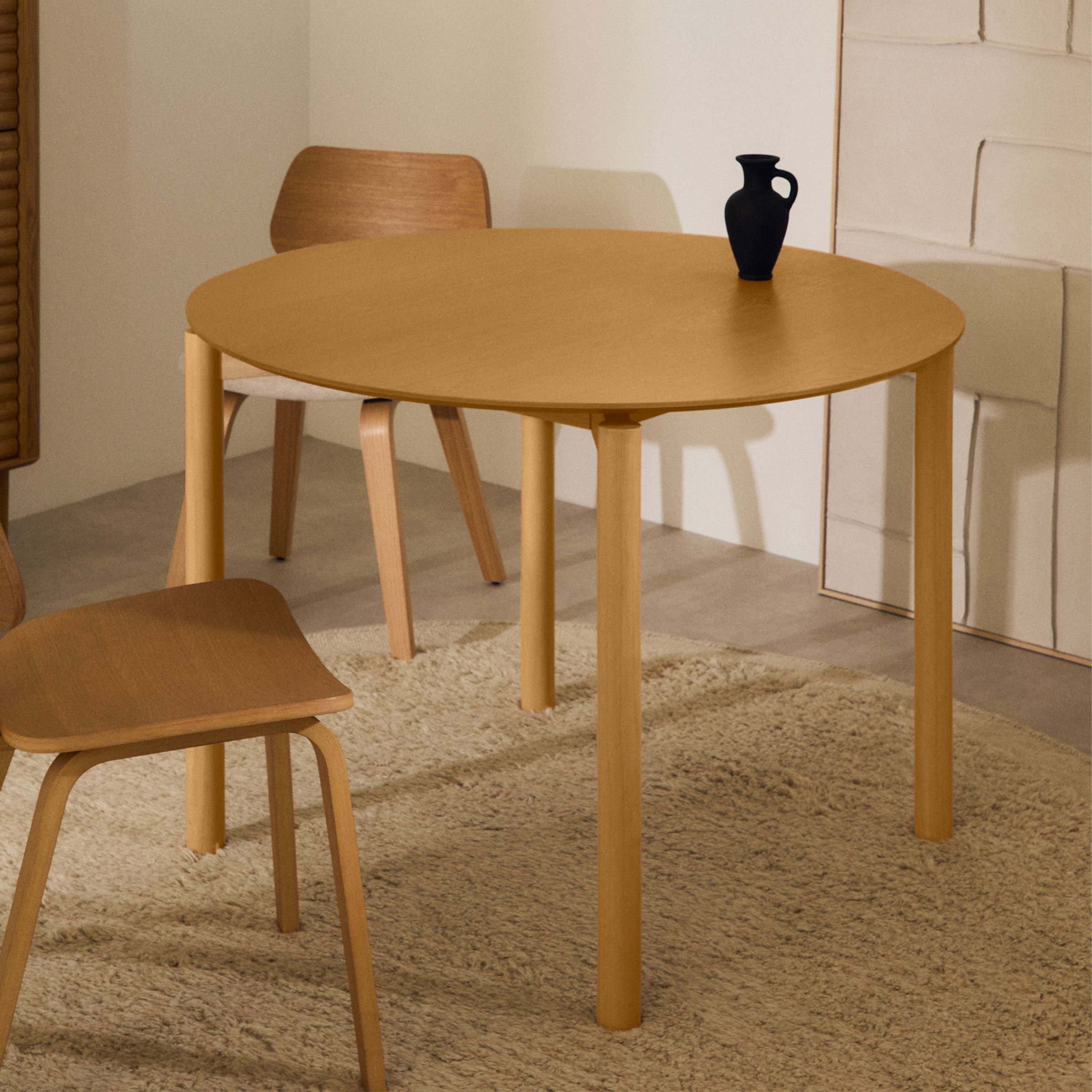Ronde eettafel Indara van Kave Home – 110 cm natuurblad van essen & rubberhout