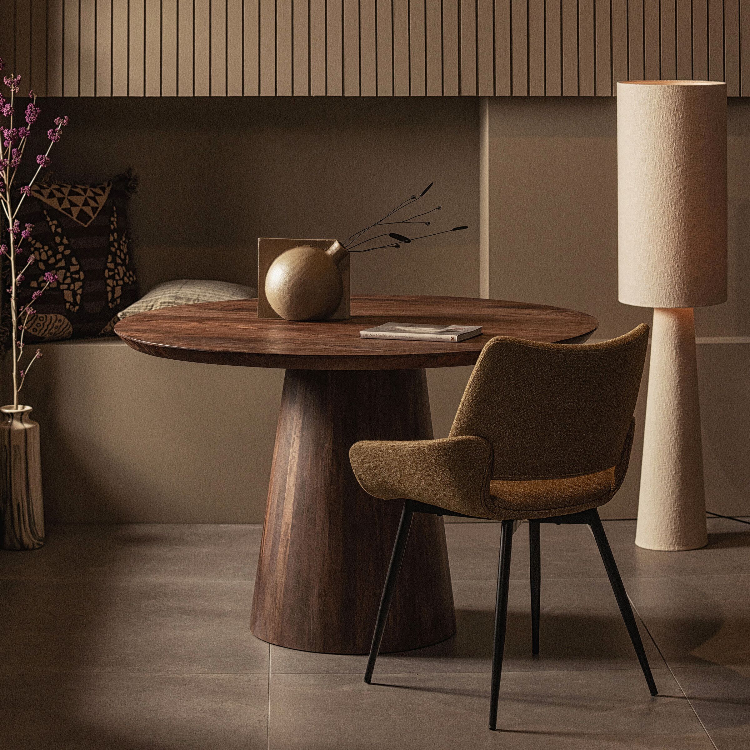 Ronde eettafel Limit van WOOOD – Mangohout met walnootafwerking, 130 cm